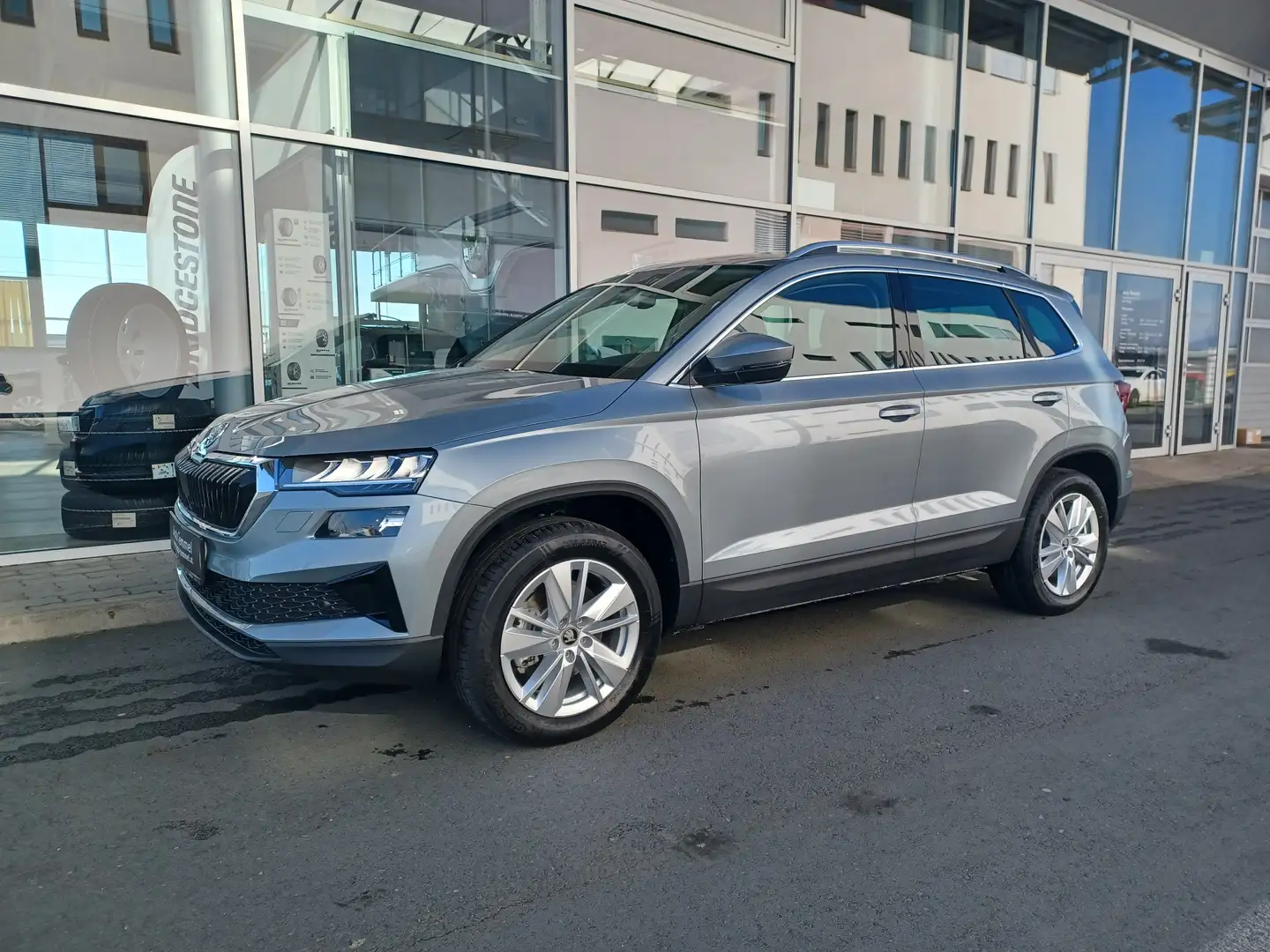 Skoda Karoq Selection 4x4 Silber - 2