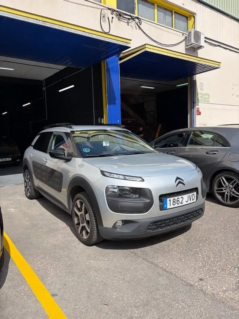 Citroen C4 Cactus BlueHDi 73KW (100CV) Shine Gris - 2