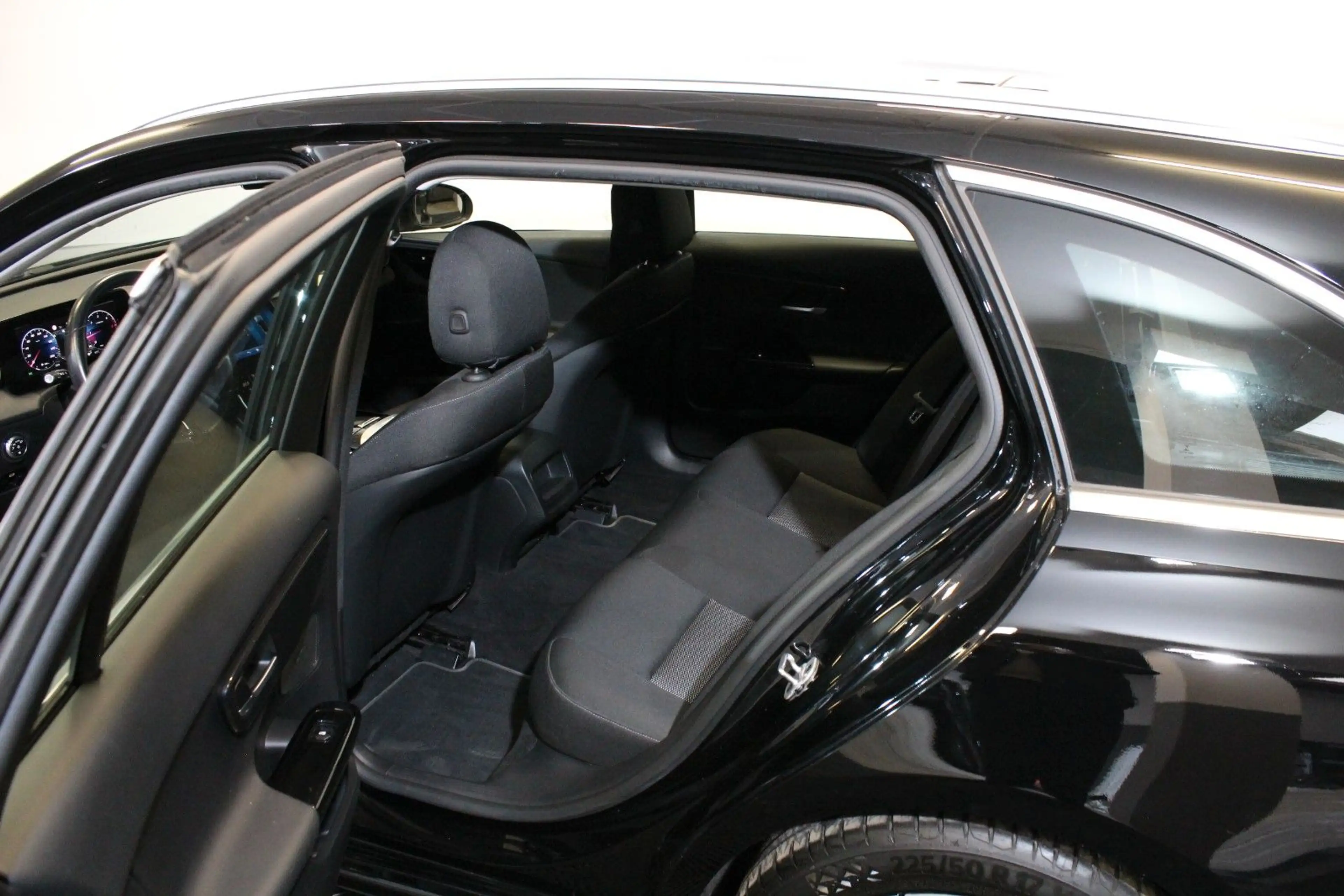 Mercedes-Benz C 200 T-Modell*LED*Navi*AHK*Mbux*Kamera*Spurass. — photo 39