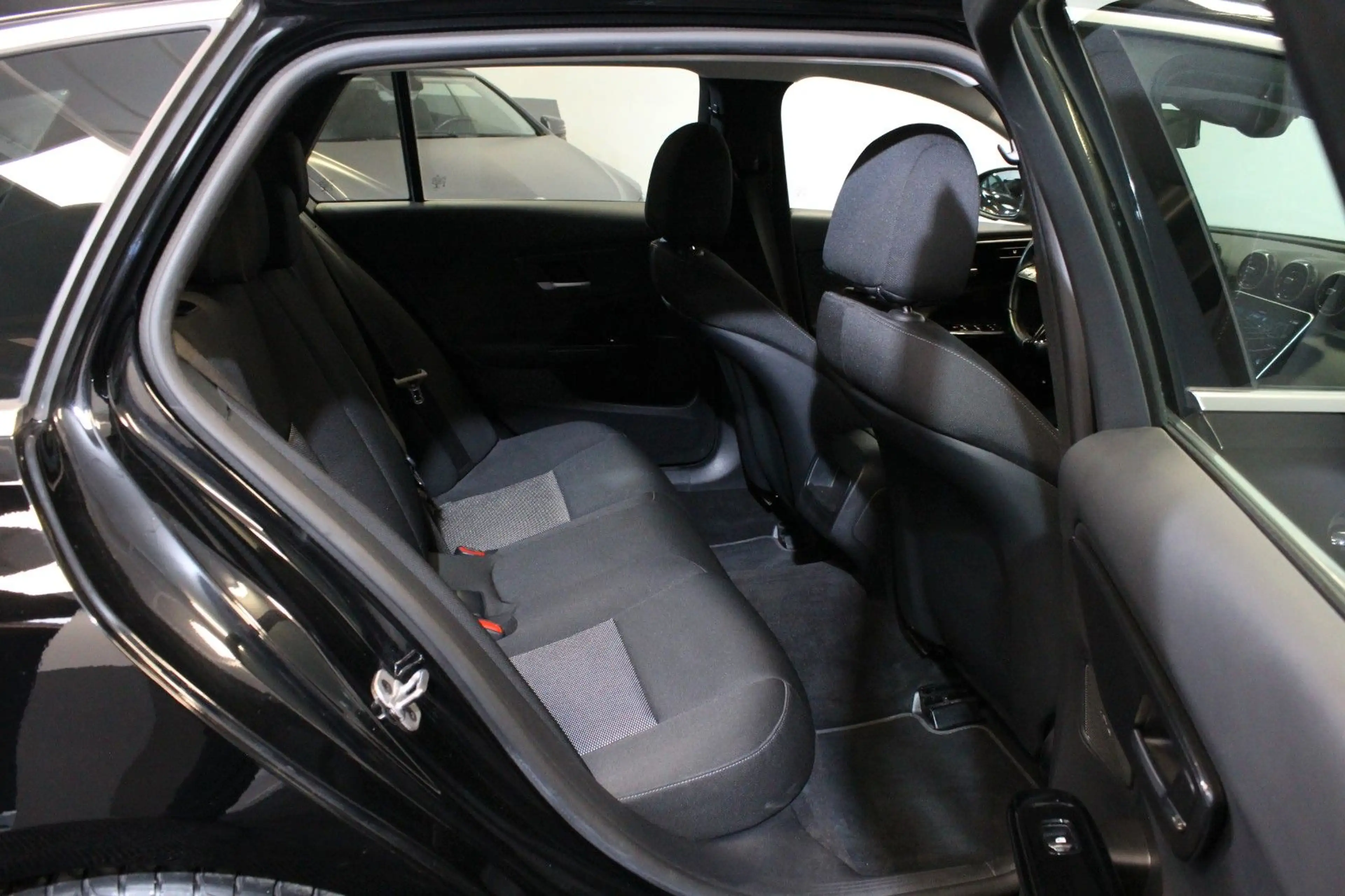 Mercedes-Benz C 200 T-Modell*LED*Navi*AHK*Mbux*Kamera*Spurass. — photo 30