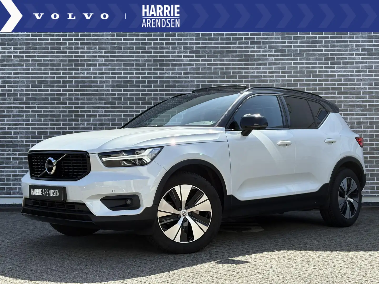 Volvo XC40 2.0 T4 R-Design | Panoramadak | Adaptieve Cruise C Wit - 1