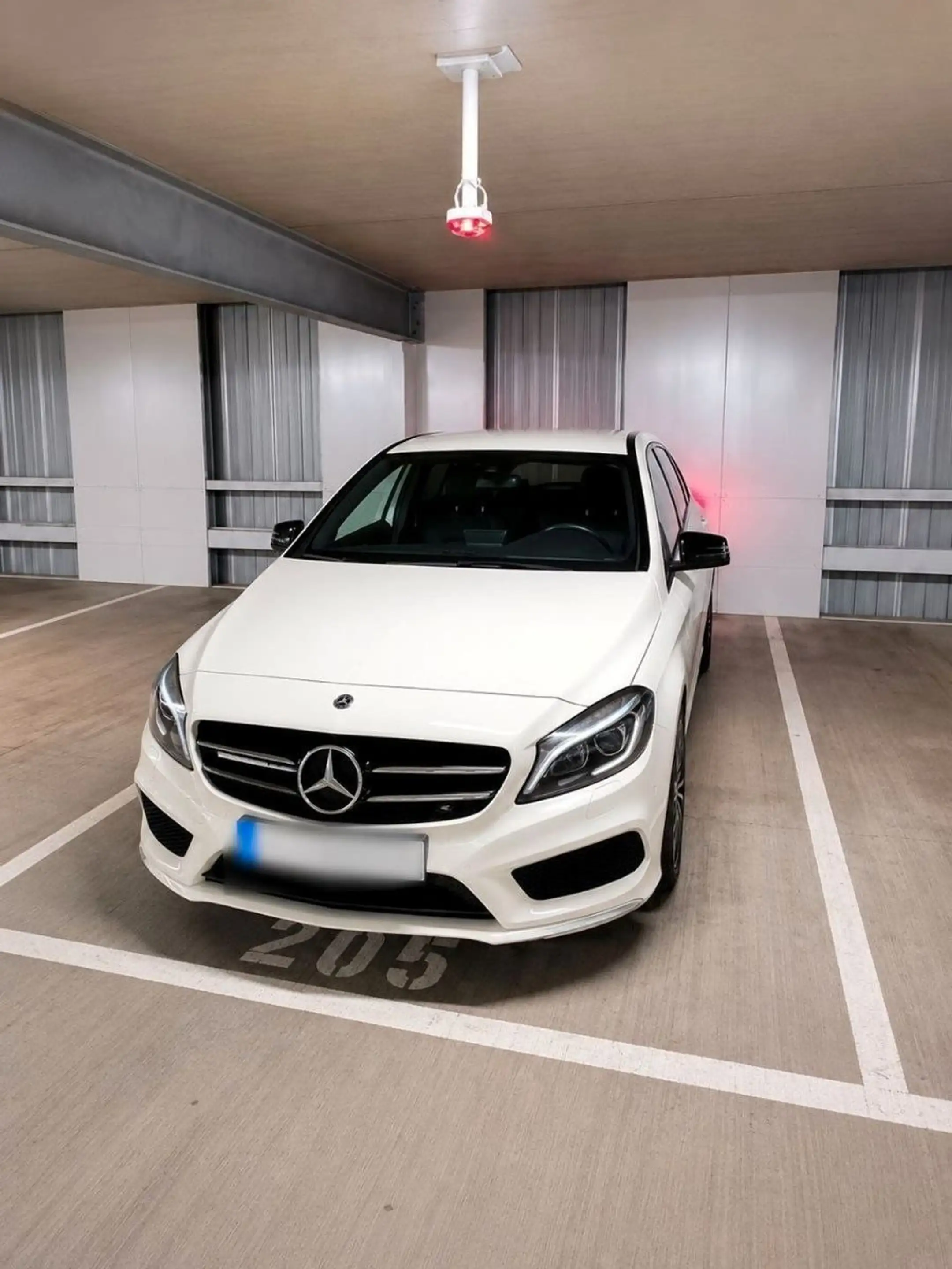 Mercedes-Benz B 220 4Matic AMG Line — photo 2