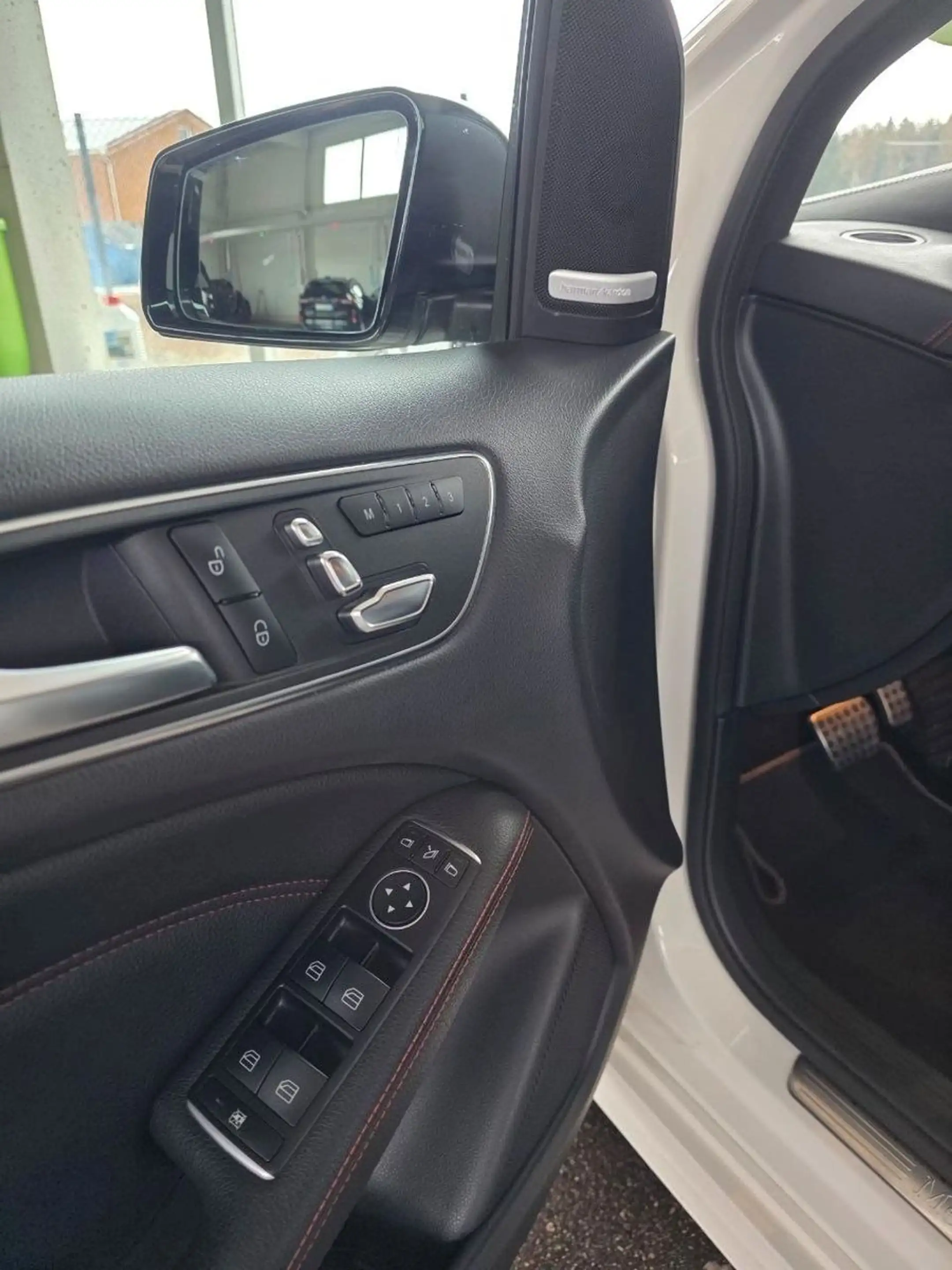 Mercedes-Benz B 220 4Matic AMG Line — photo 10