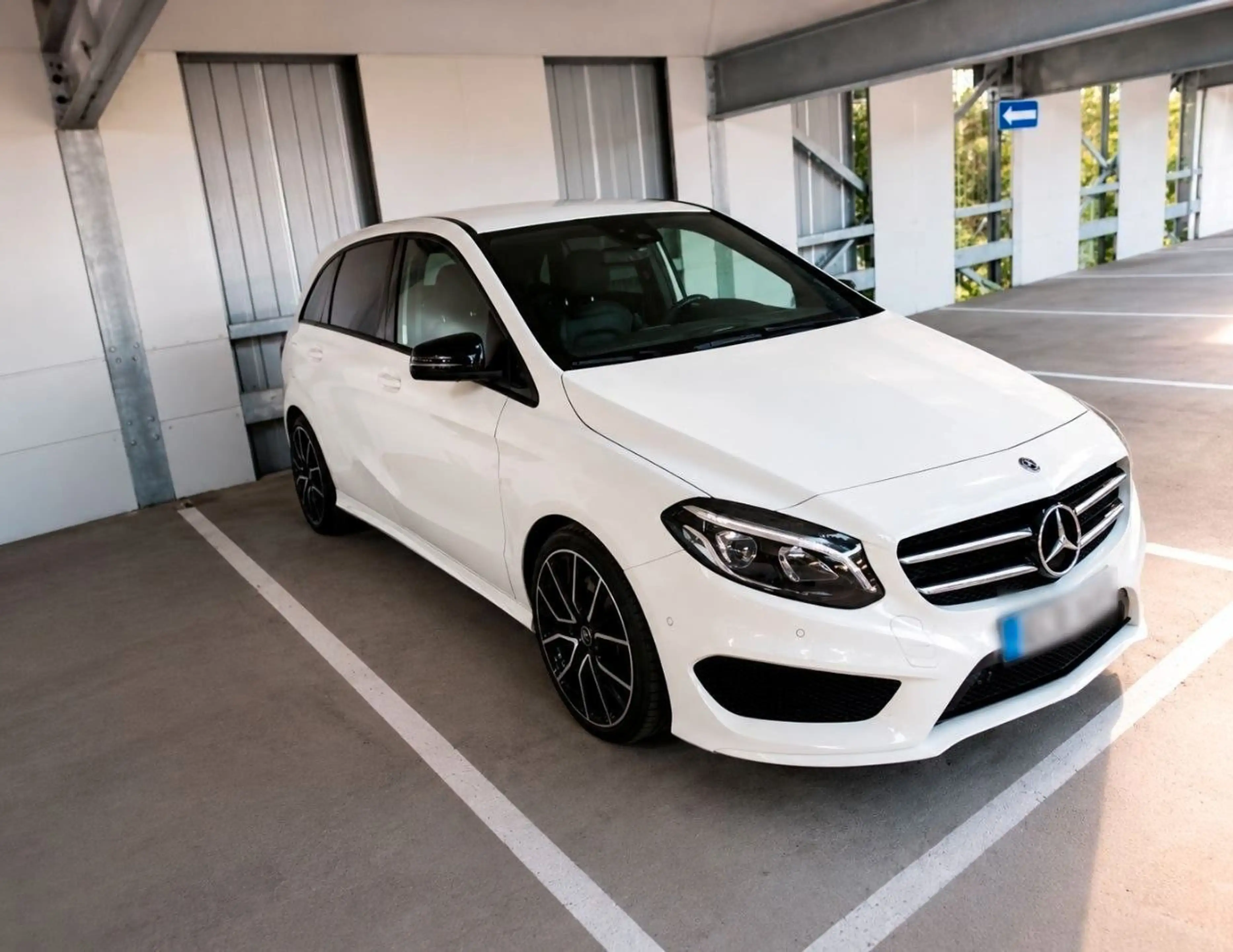 Mercedes-Benz B 220 4Matic AMG Line