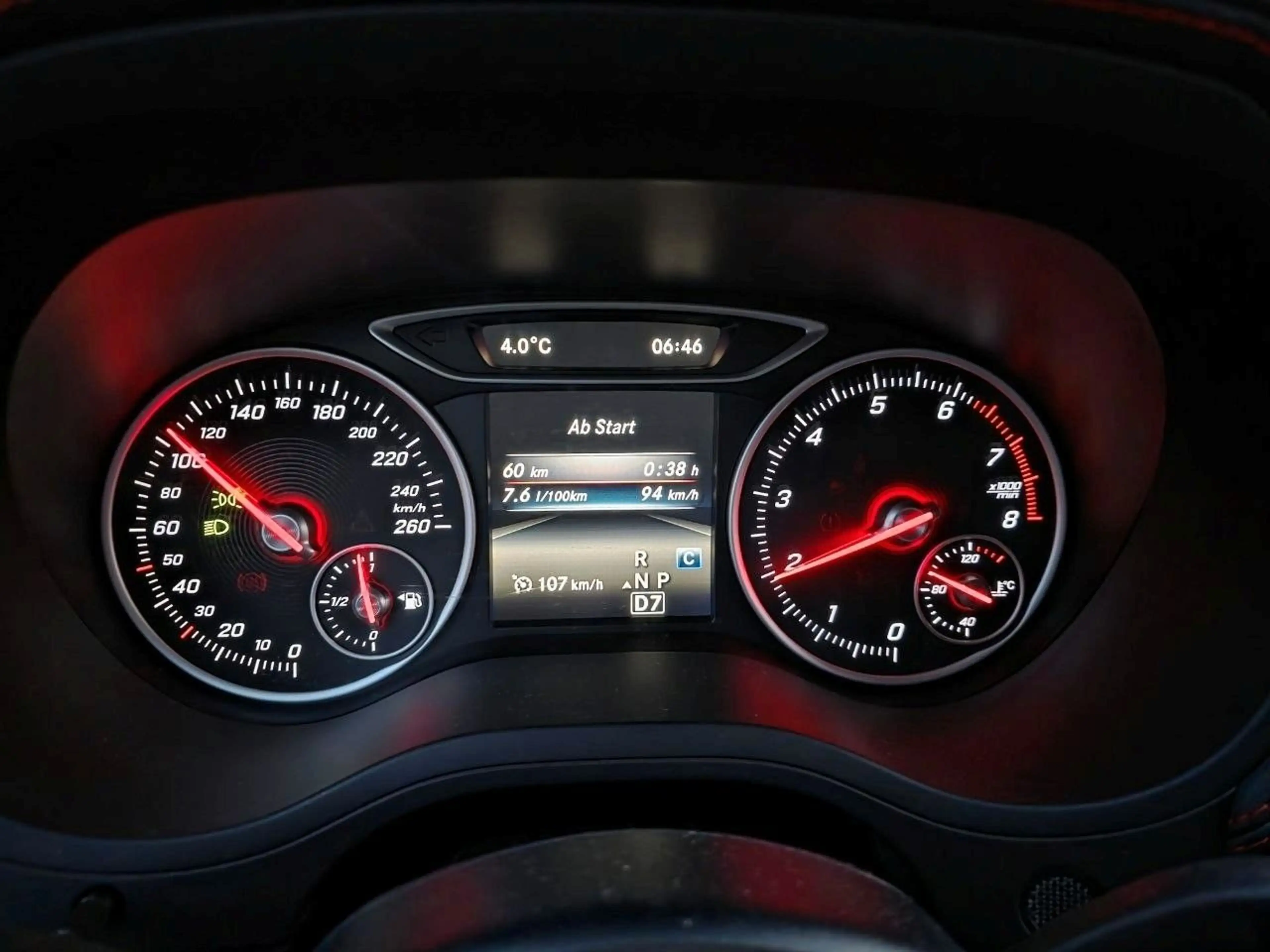 Mercedes-Benz B 220 4Matic AMG Line — photo 15