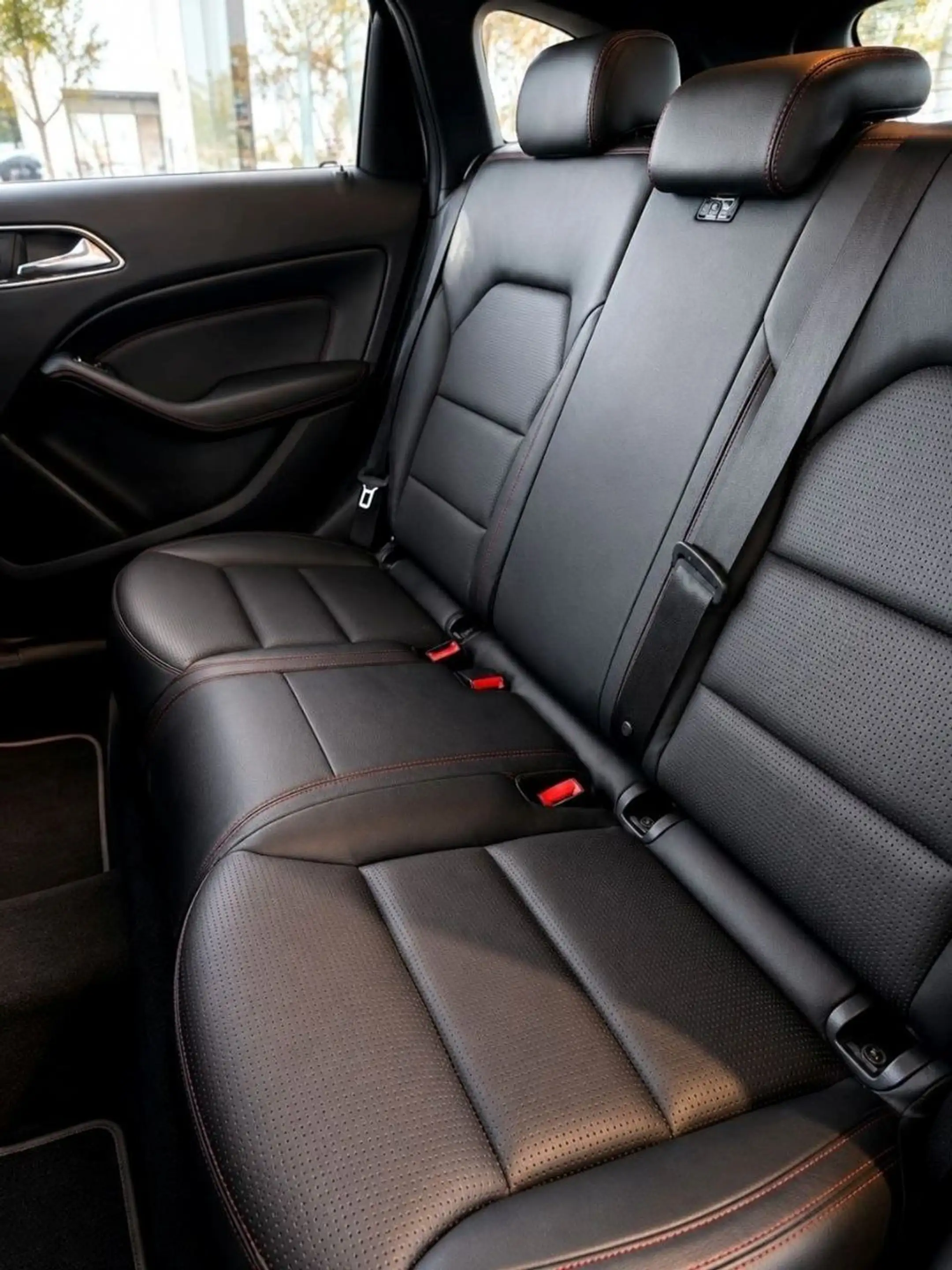Mercedes-Benz B 220 4Matic AMG Line — photo 9