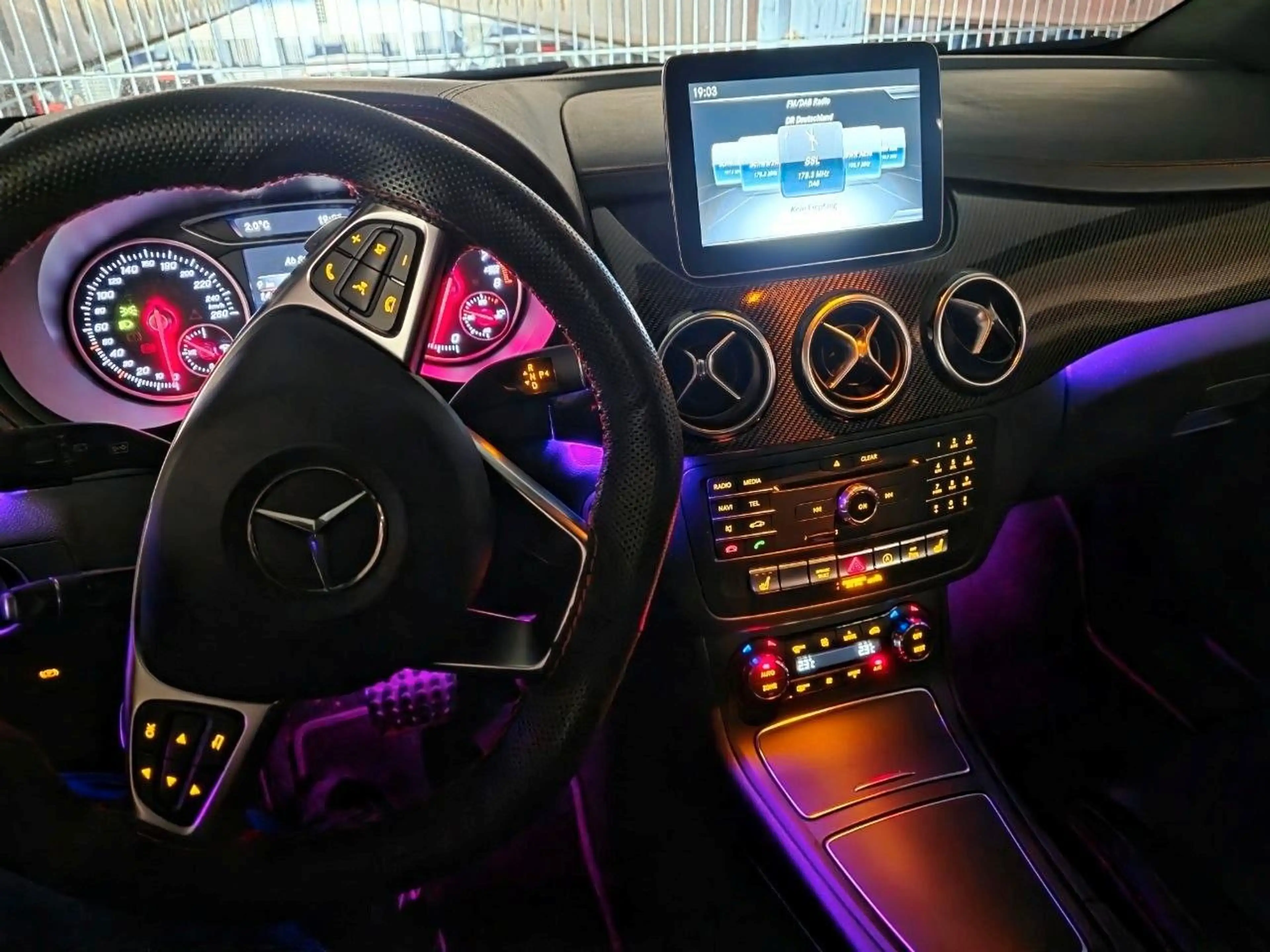 Mercedes-Benz B 220 4Matic AMG Line — photo 5