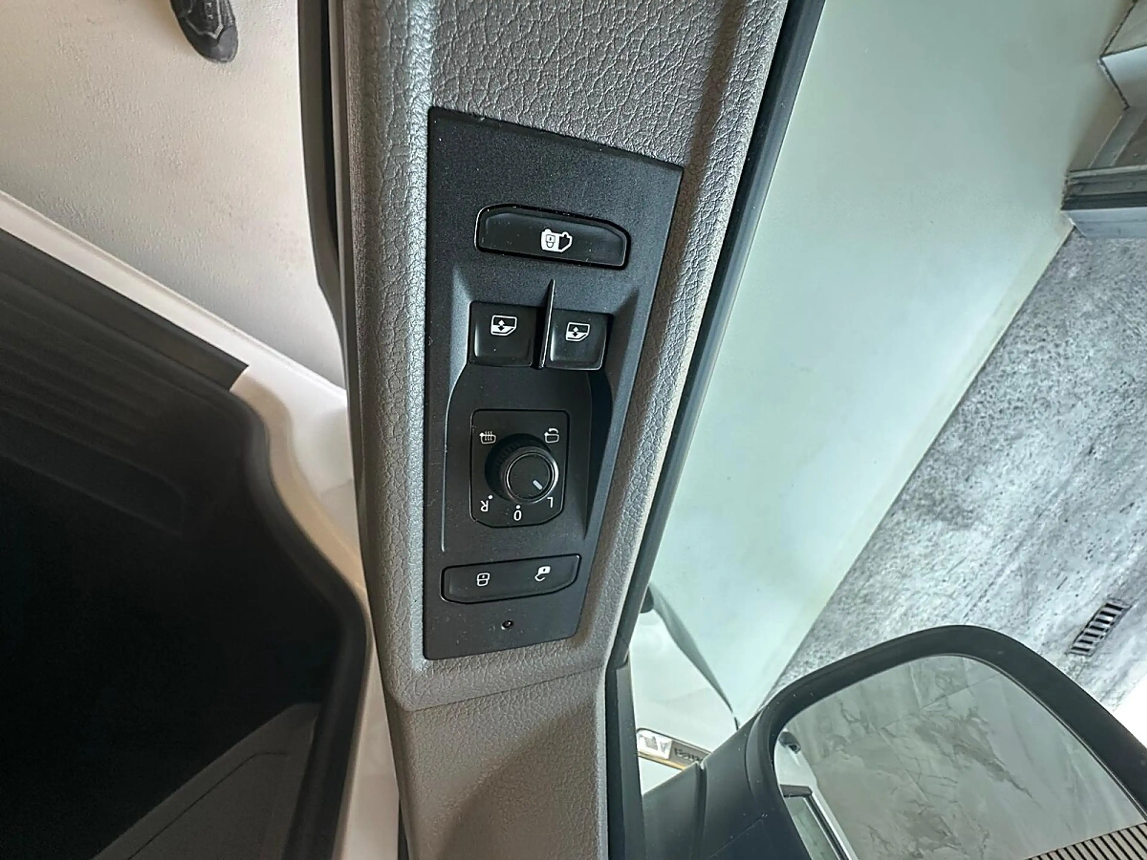 Volkswagen T6.1 Transporter KR HK *Sitzheizung *Tempomat *Anängerkupplung* — photo 13