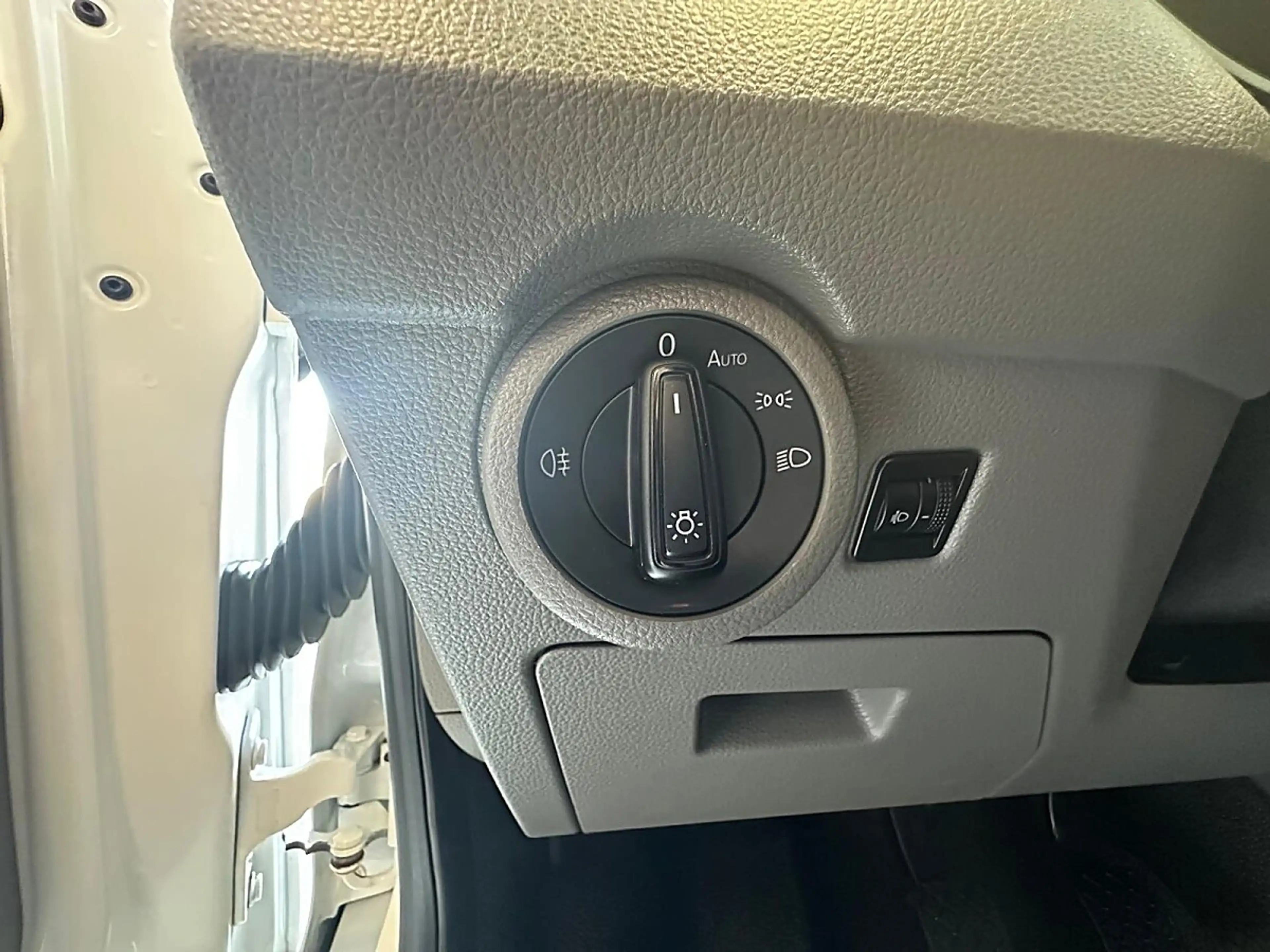 Volkswagen T6.1 Transporter KR HK *Sitzheizung *Tempomat *Anängerkupplung* — photo 12