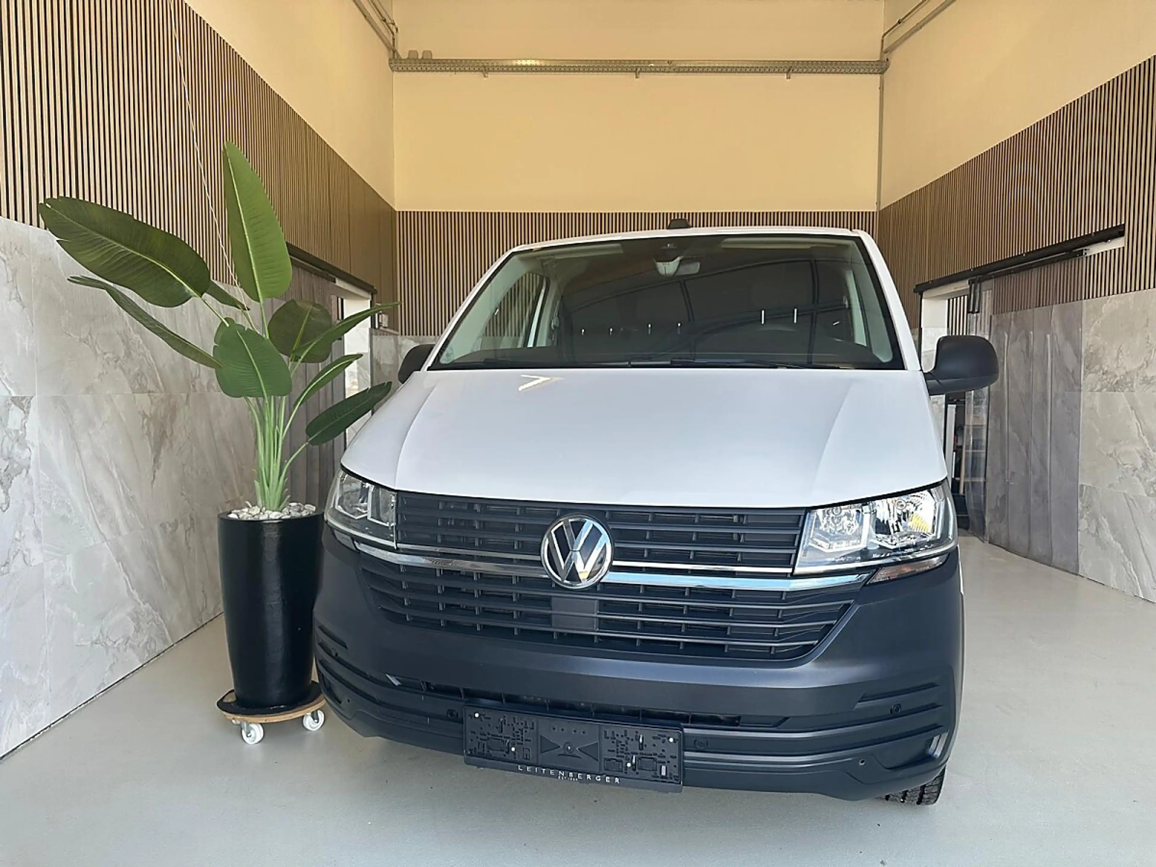 Volkswagen T6.1 Transporter KR HK *Sitzheizung *Tempomat *Anängerkupplung* — photo 2