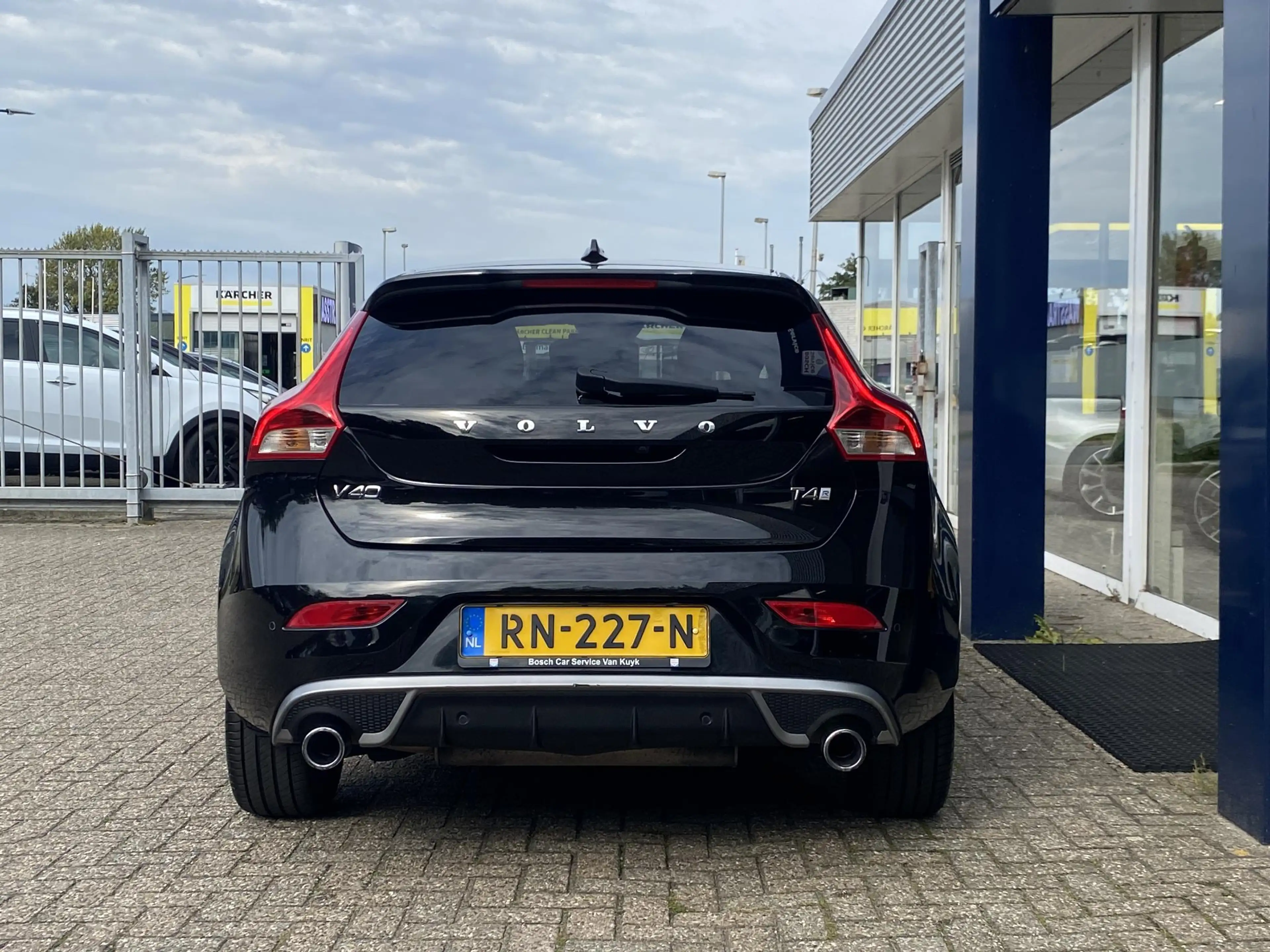 Volvo V40 2.0 T4 Business Sport / NL-Auto / Vol-Leder / Pano — photo 6