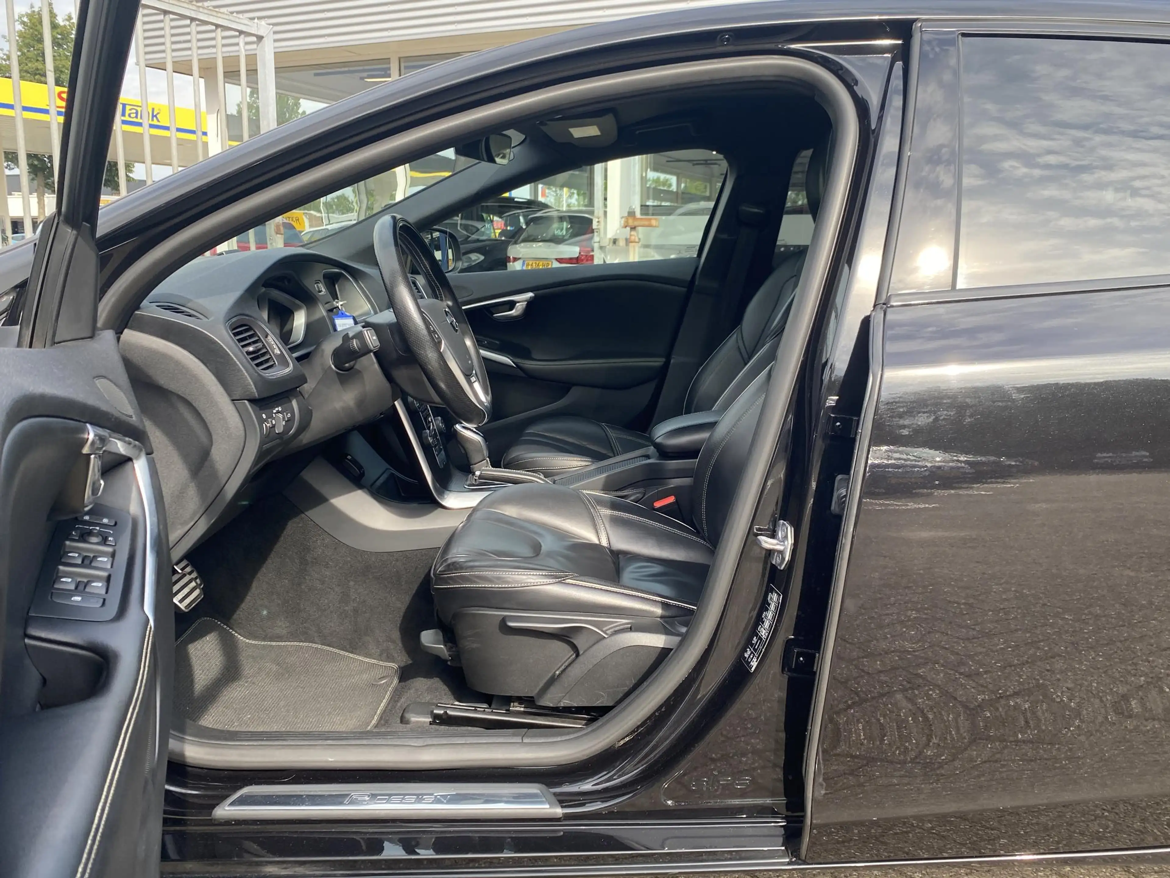 Volvo V40 2.0 T4 Business Sport / NL-Auto / Vol-Leder / Pano — photo 11