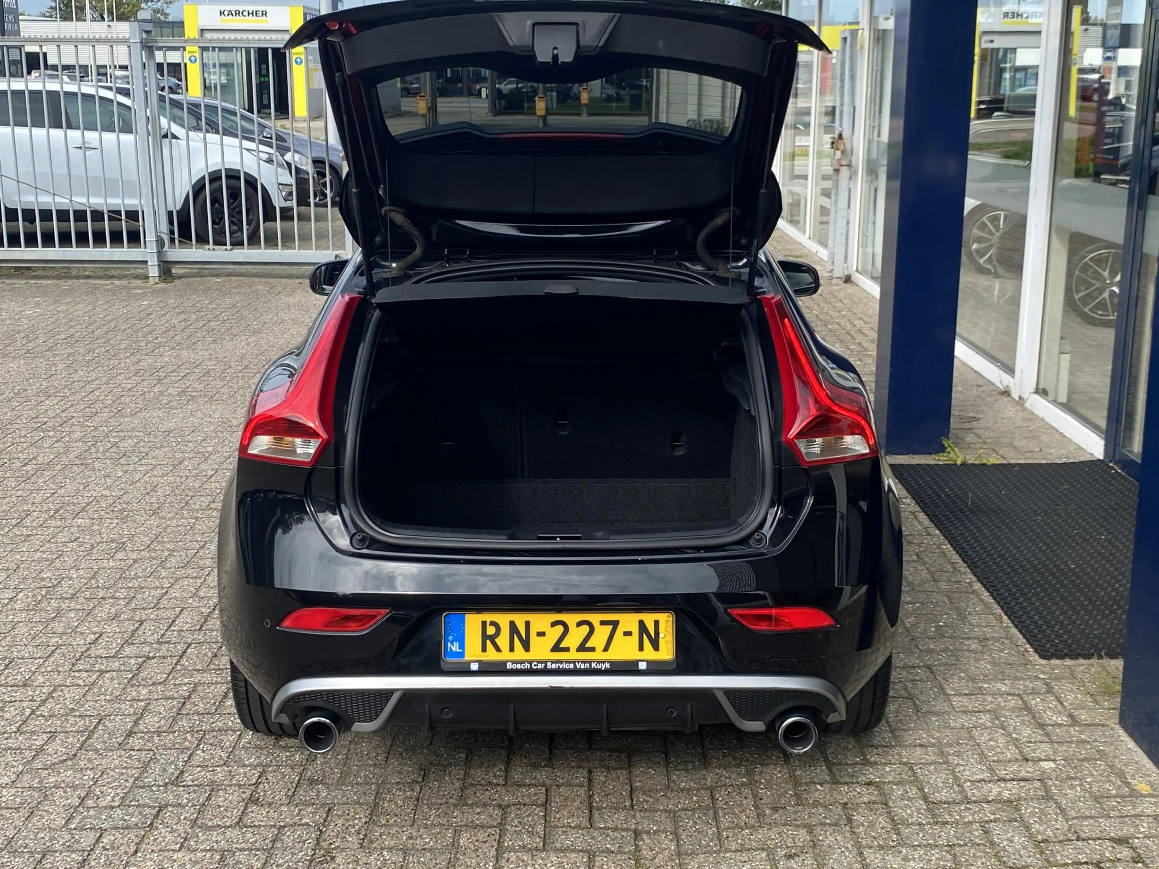 Volvo V40 2.0 T4 Business Sport / NL-Auto / Vol-Leder / Pano — photo 7