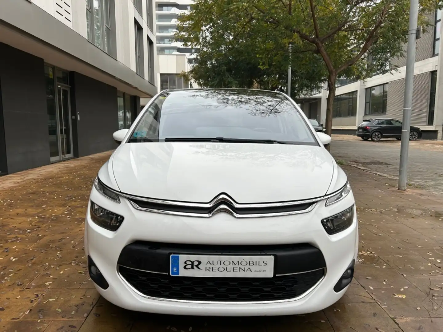 Citroen C4 Picasso 1.2 PureTech S&S Shine 130 Wit - 2