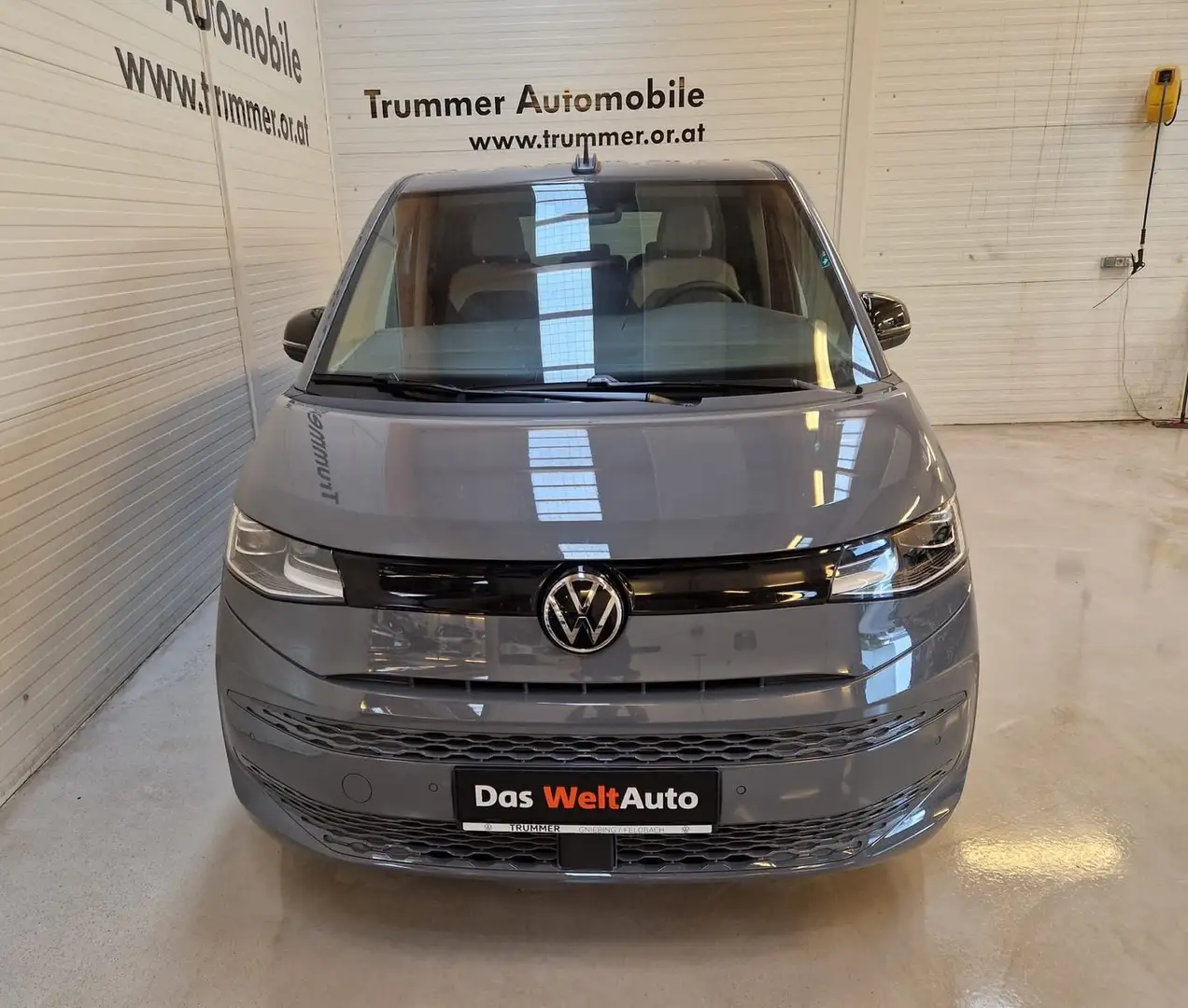Volkswagen T7 Multivan VW T7 Multivan Business eHybrid 180 kW 4MOTION Grau - 2
