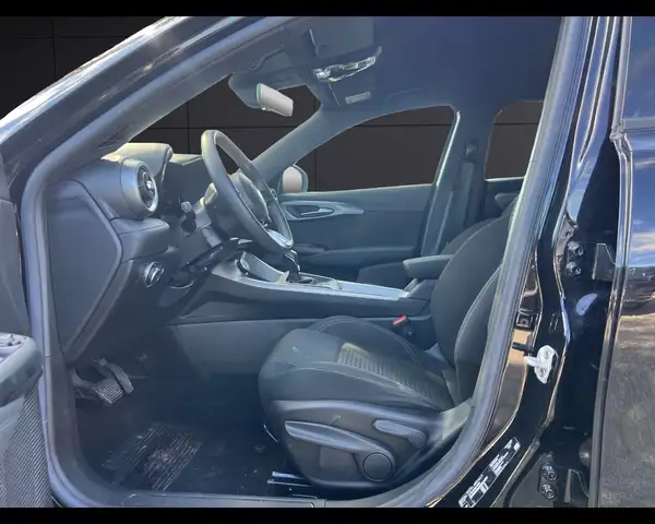 Alfa Romeo Tonale view 8