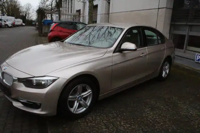 BMW 316 3 Limousine 316 i~Navi+Teilleder~Sitzheizung