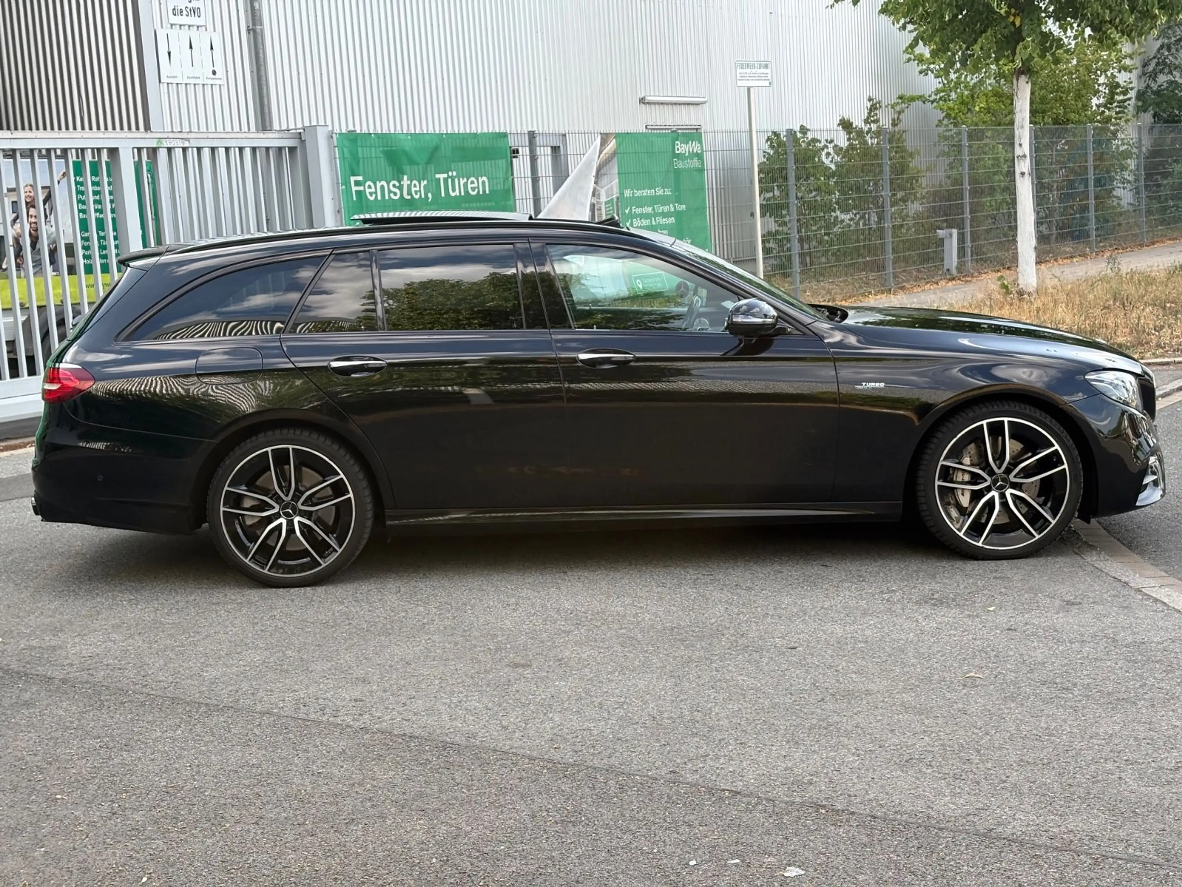 Mercedes-Benz E 53 AMG 4Matic+ Night Paket Panorama*AHK* — photo 3