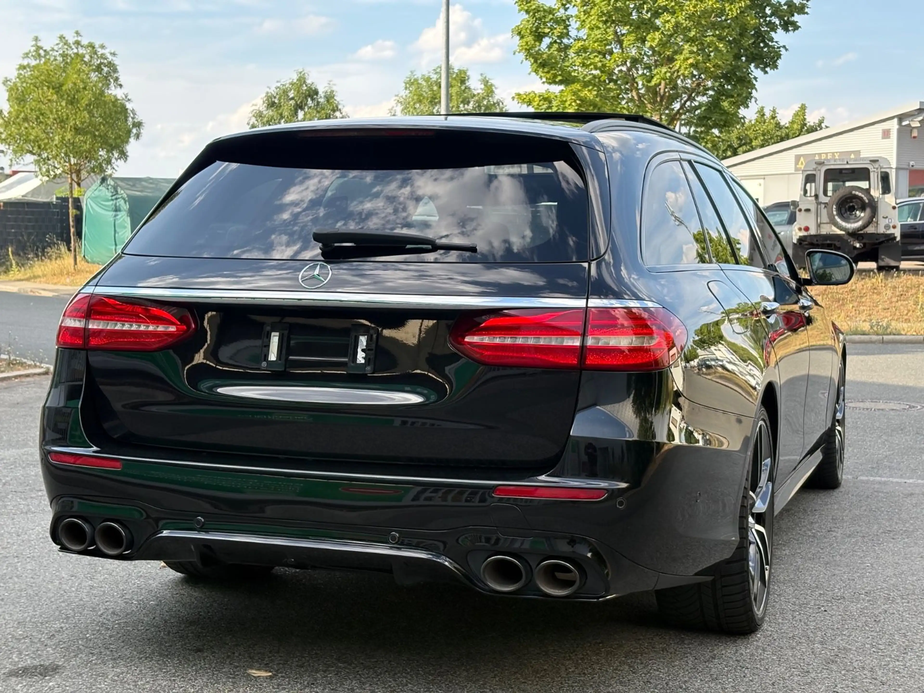 Mercedes-Benz E 53 AMG 4Matic+ Night Paket Panorama*AHK* — photo 4