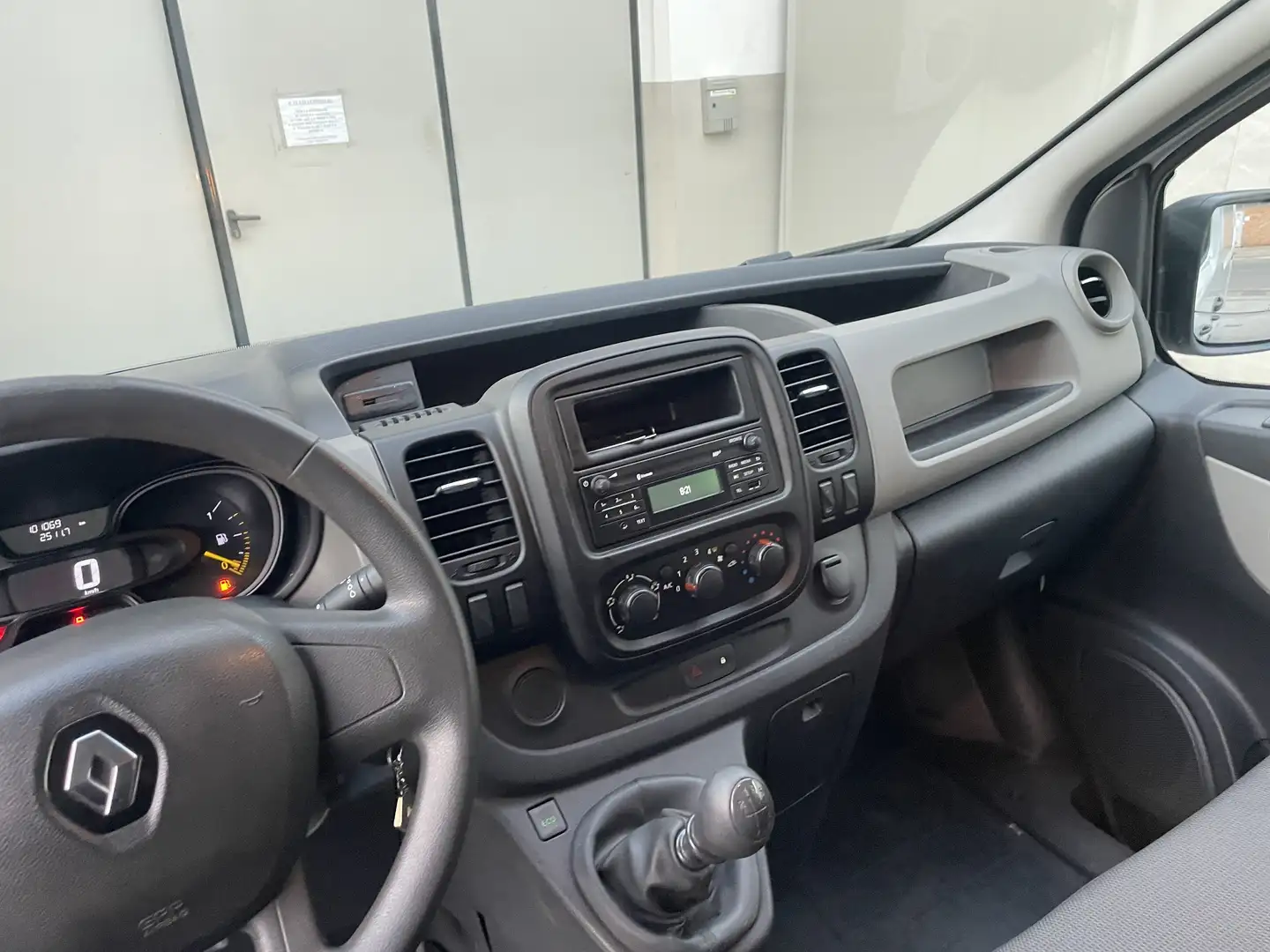 Renault Trafic pianale in legno e pannelli interni - 1
