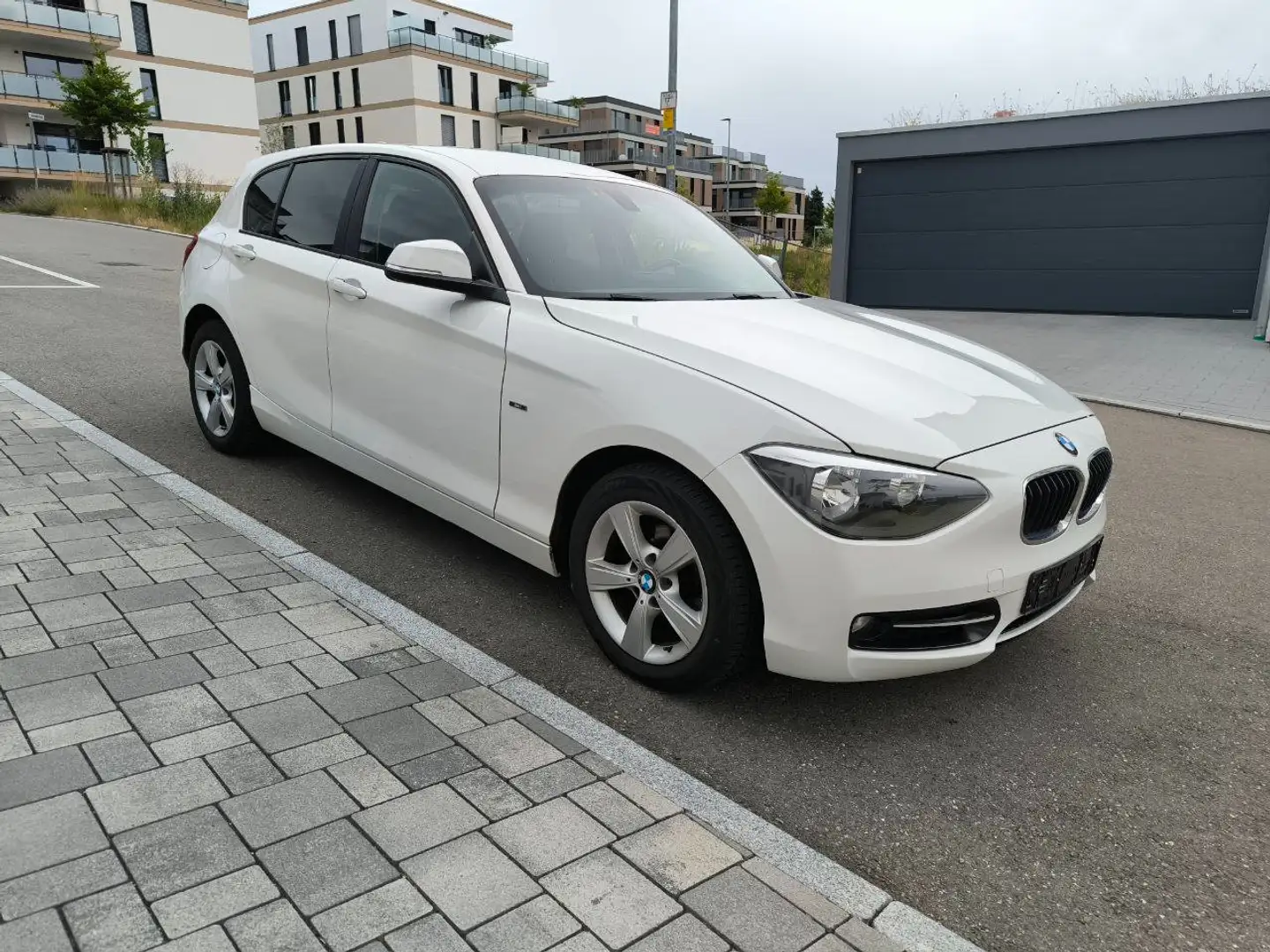 BMW 116 116d EfficientDynamics Edition Sport Line Weiß - 1