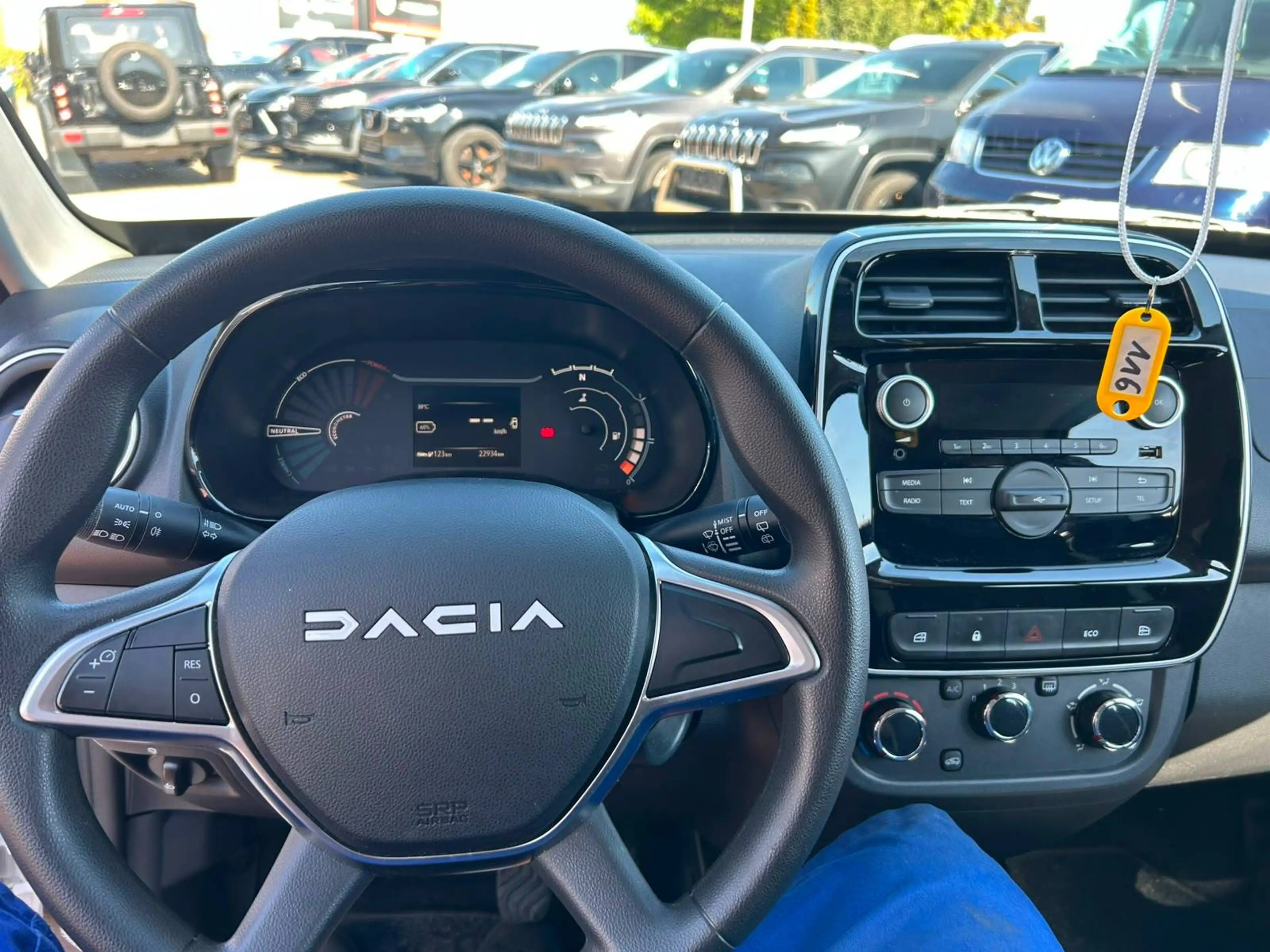 Dacia Spring Essential*1 Hand*Service neu*Akku 93 Prozent*Klima uvm — photo 9