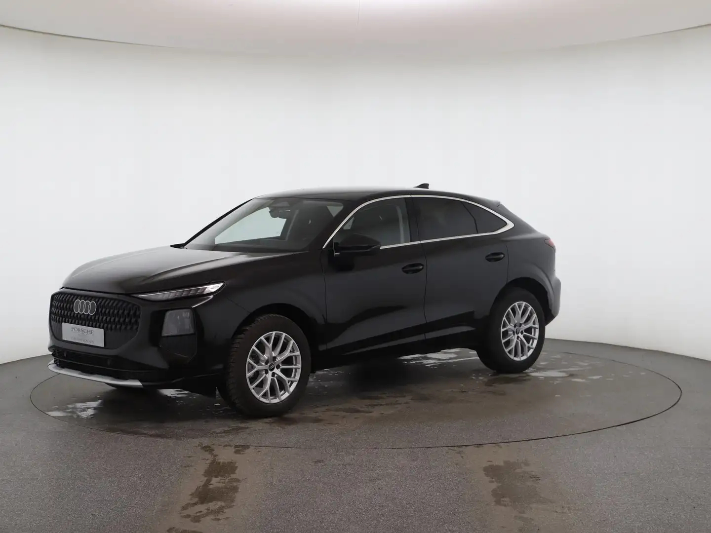 Audi Q3 TFSI 110 kW Schwarz - 1