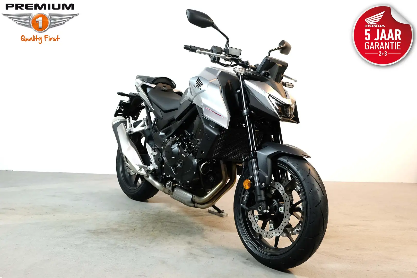 Honda CB 750 HORNET Stříbrná - 2