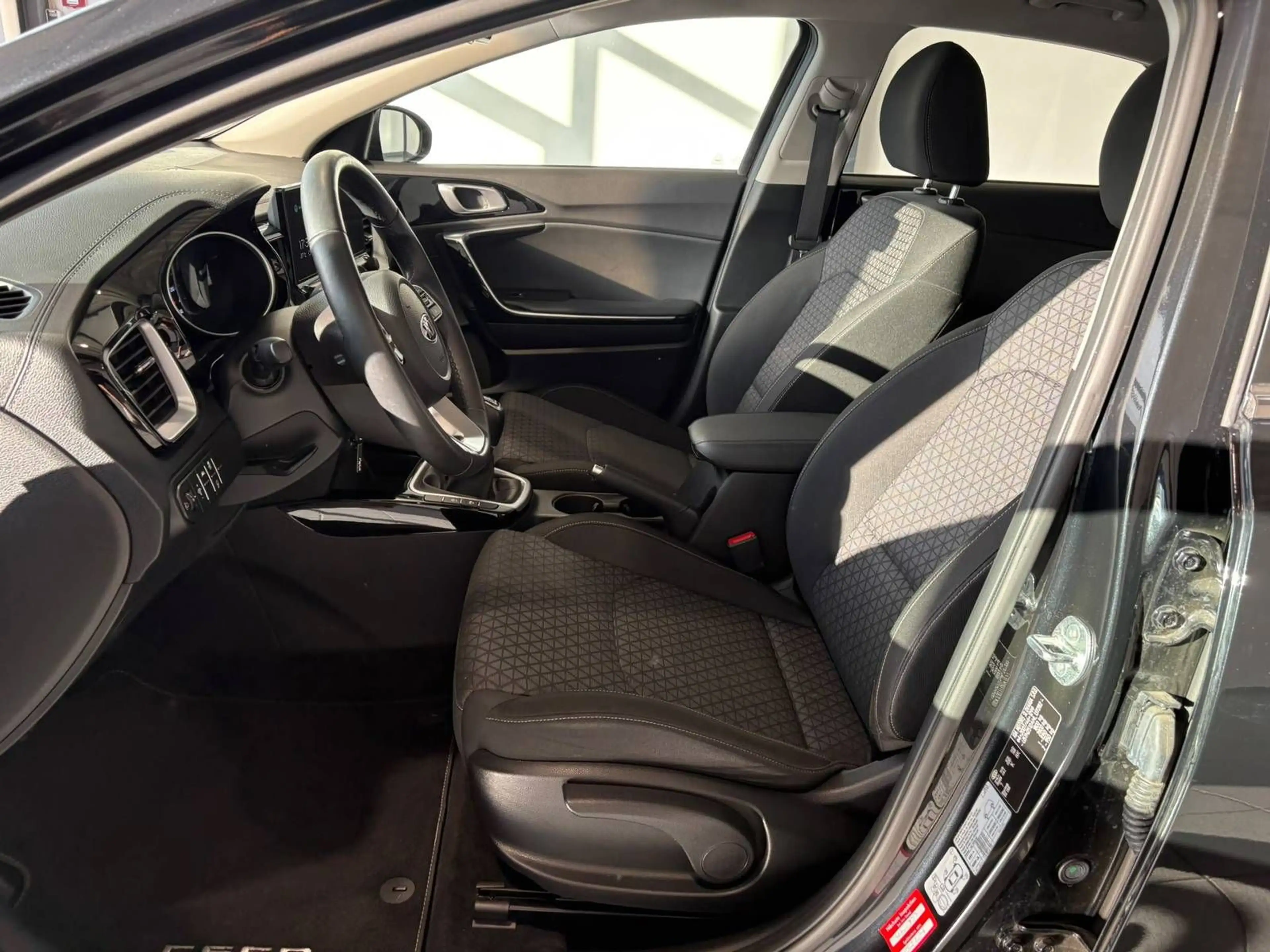 Kia Ceed / cee'd Ceed 1.4 Vision Navi|Kamera|SHZ|PDC — photo 8