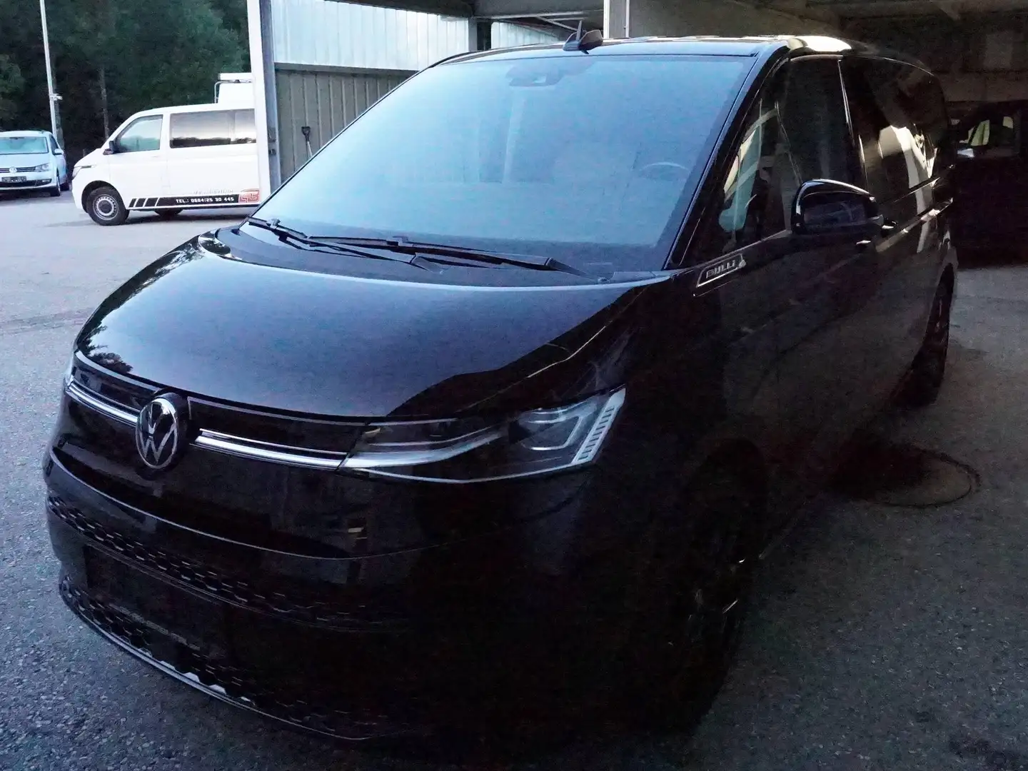 Volkswagen T7 Multivan lang Life Schwarz - 2