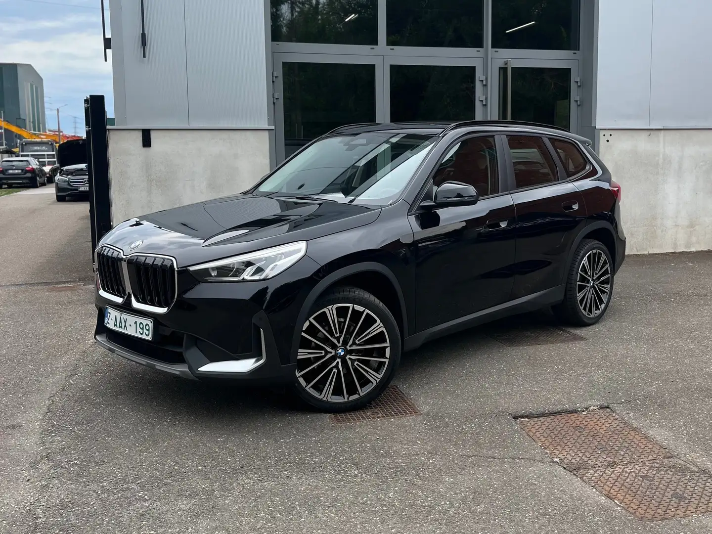 BMW X1 1.5iA sDrive18 Noir - 1