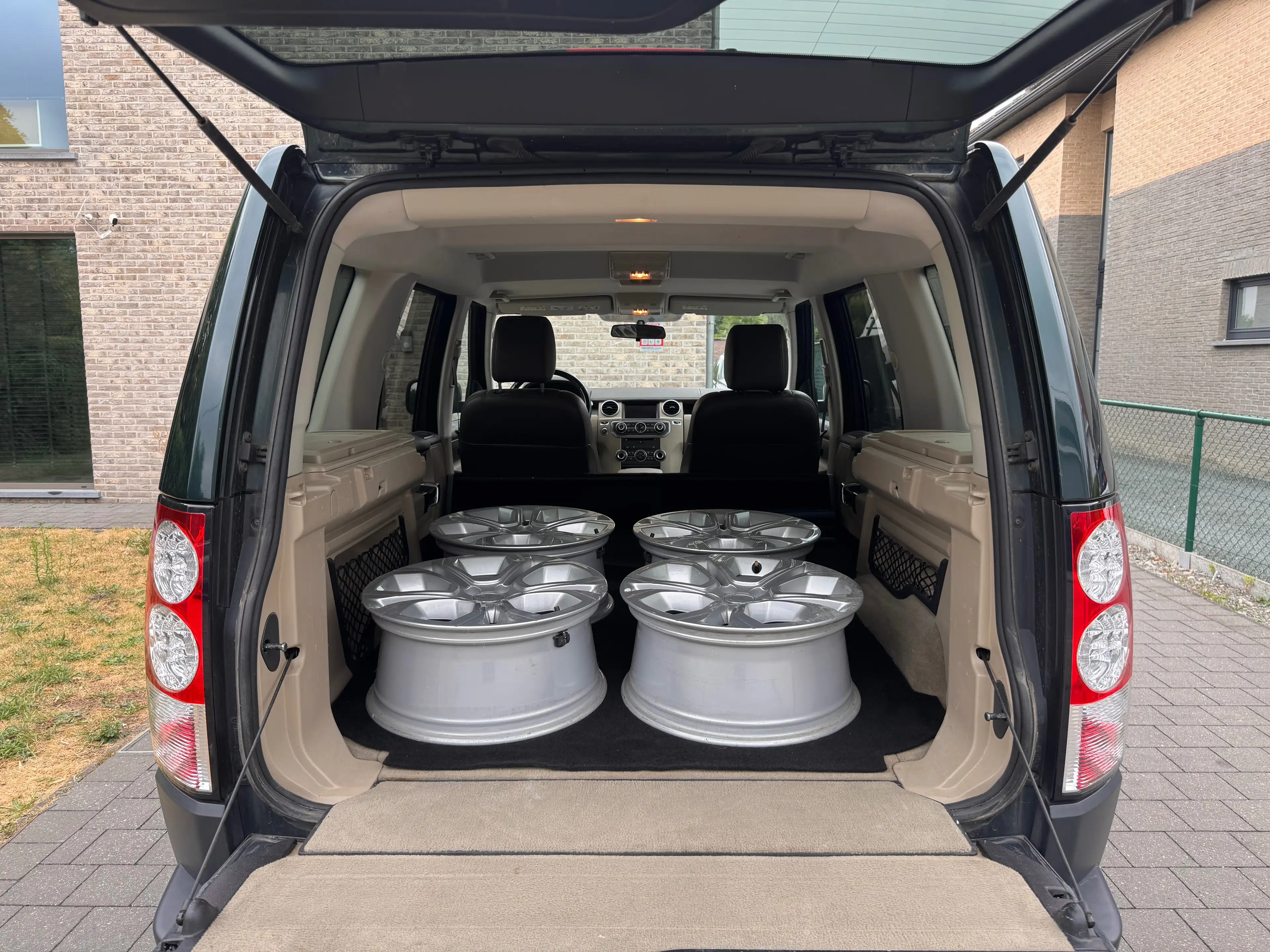 Land Rover Discovery Discovery 3.0 SDV6 SE — photo 11