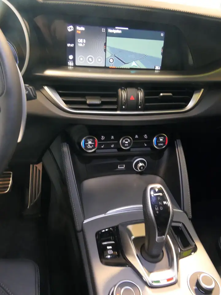 Alfa Romeo Stelvio 2025 — фото 13