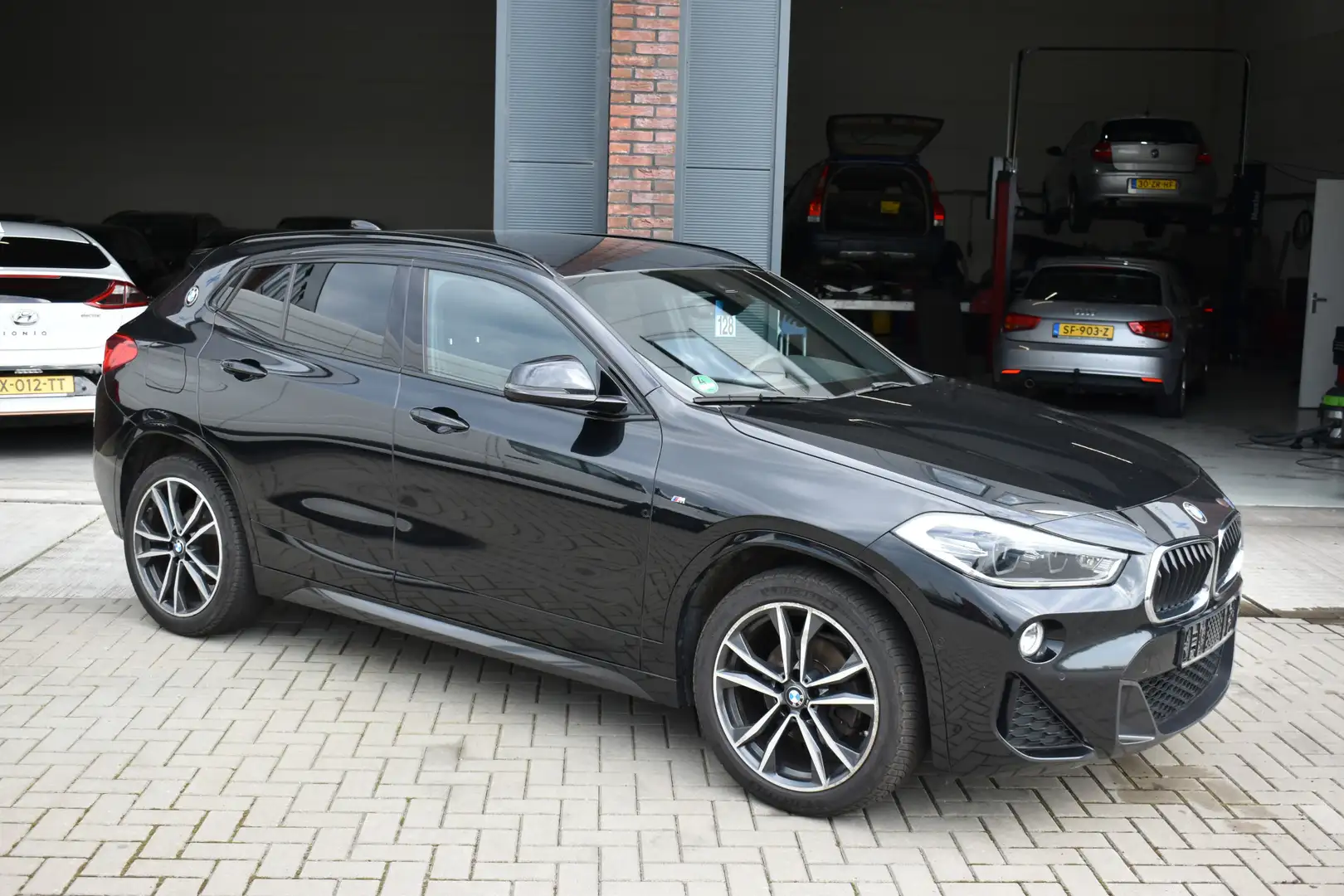 BMW X2 sDrive18d High Executive Edition - 1