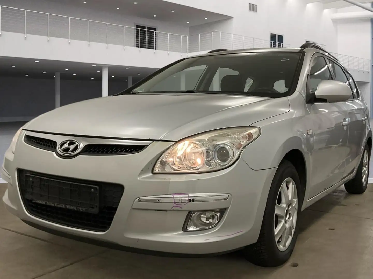 Hyundai i30 CW 1.6 115PS 1. Hand Klima, TÜV NEU! Srebrny - 1