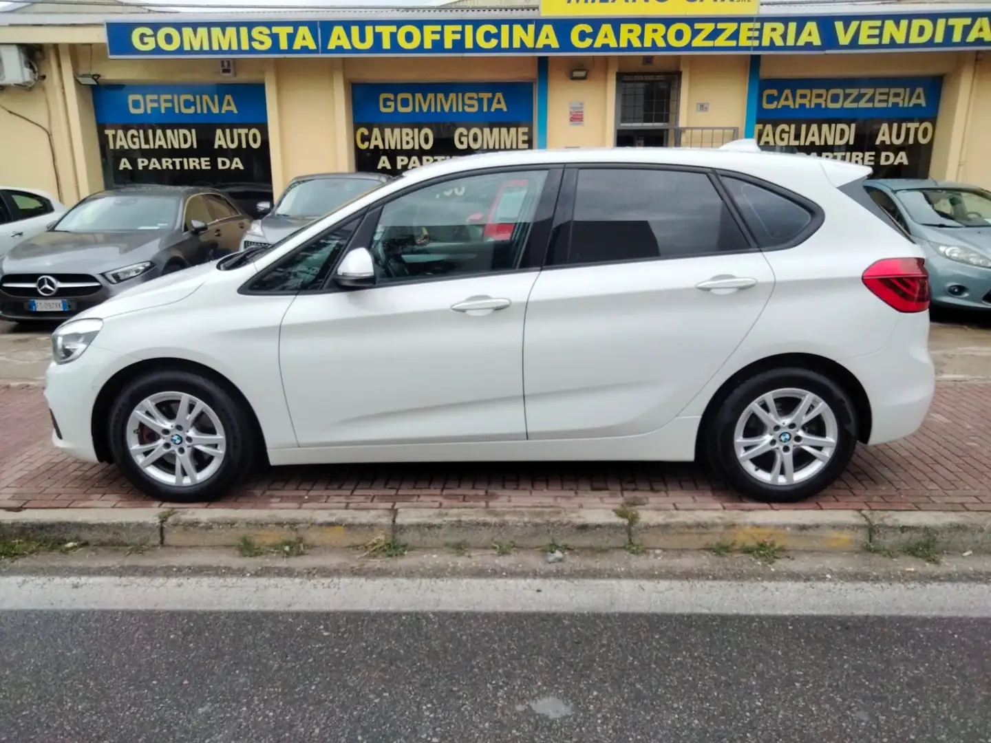 BMW 218 Active Tourer Luxury auto GPL Weiß - 2