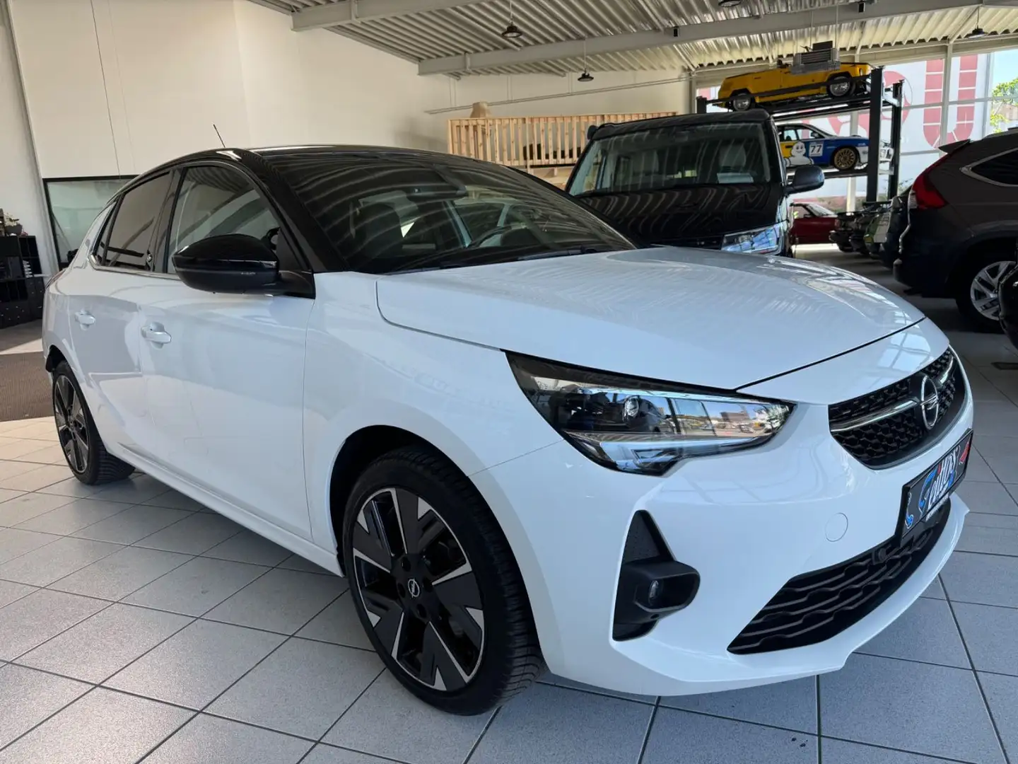 Opel Corsa F e Ultimate *Alcantara*CarPlay*SHZ*LHZ*BT Weiß - 2