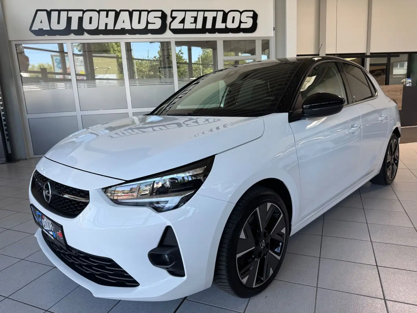 Opel Corsa F e Ultimate *Alcantara*CarPlay*SHZ*LHZ*BT Weiß - 1