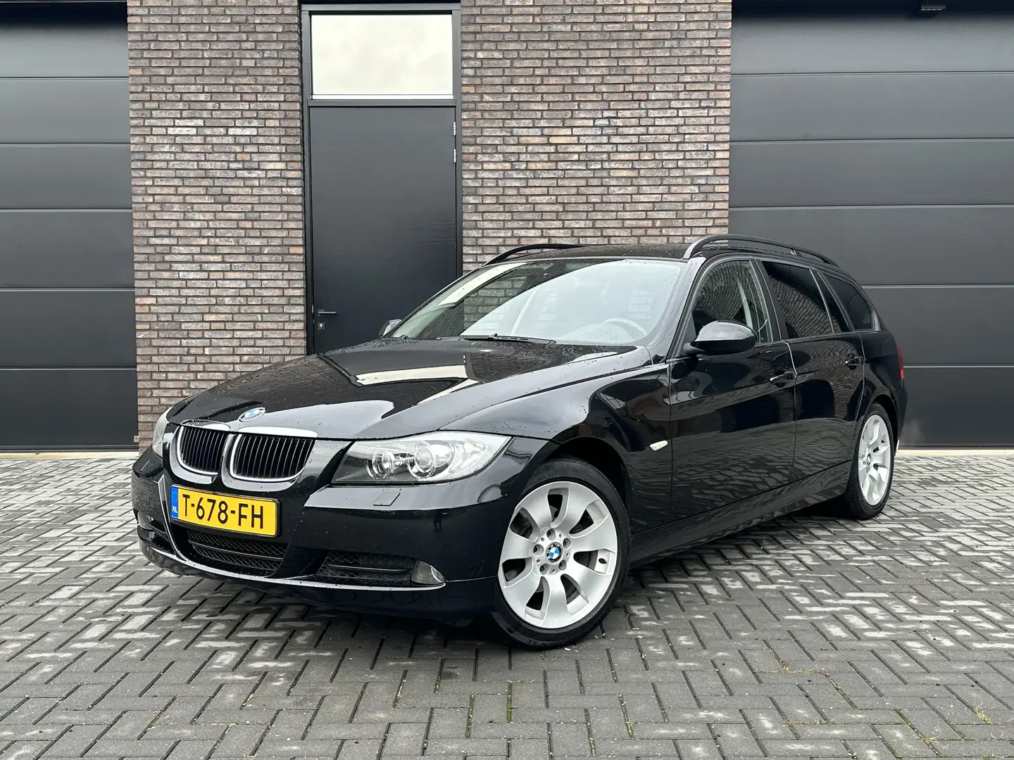BMW 320 Executive | Sportstoelen | Stoeverwarming | PDC | Noir - 1