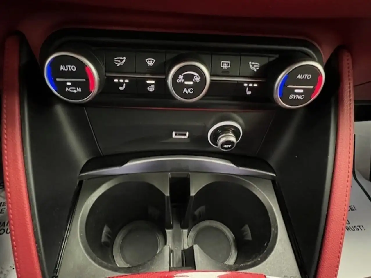 Alfa Romeo Stelvio снимка Alfa Romeo Stelvio