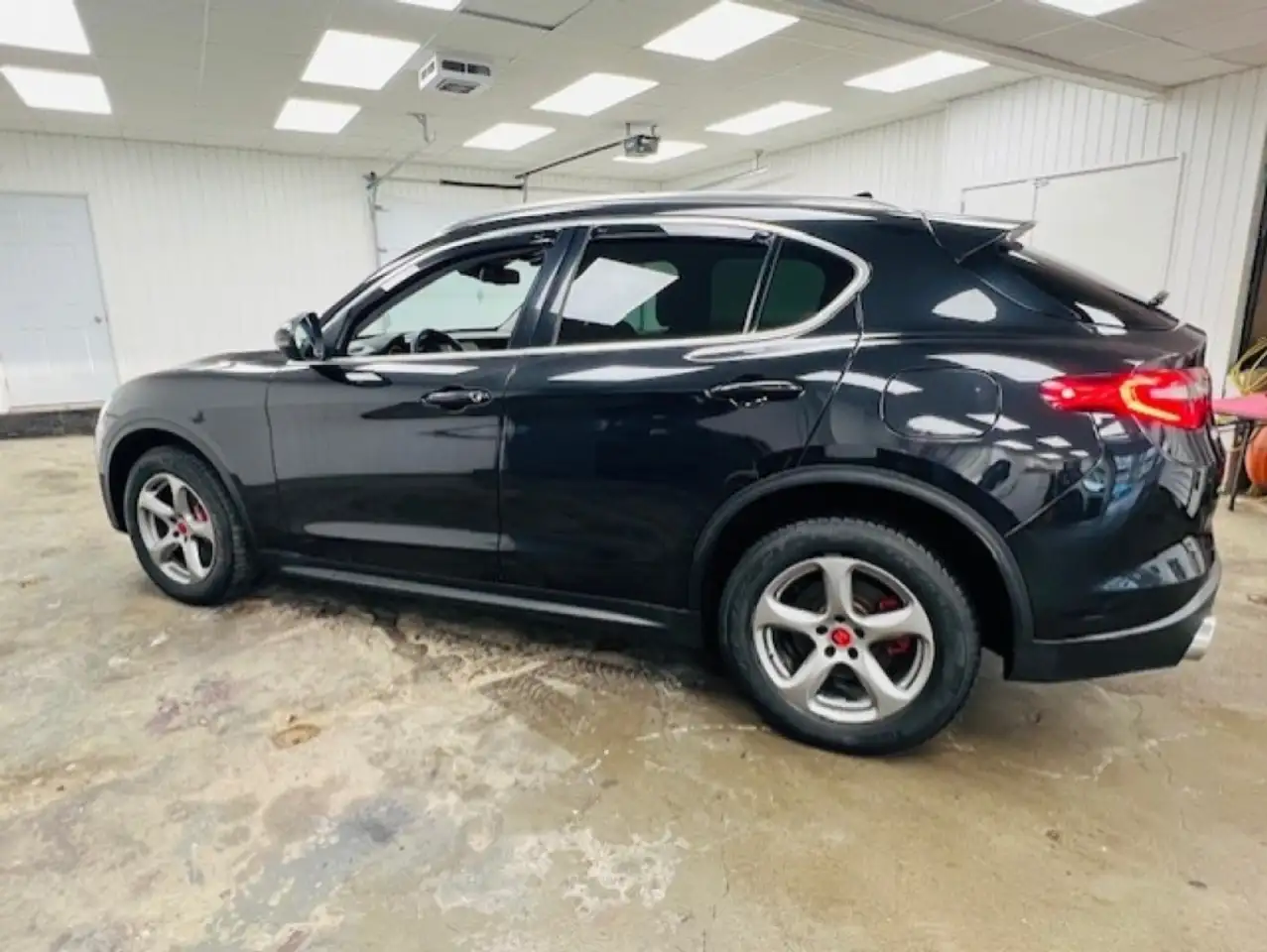 Alfa Romeo Stelvio снимка Alfa Romeo Stelvio