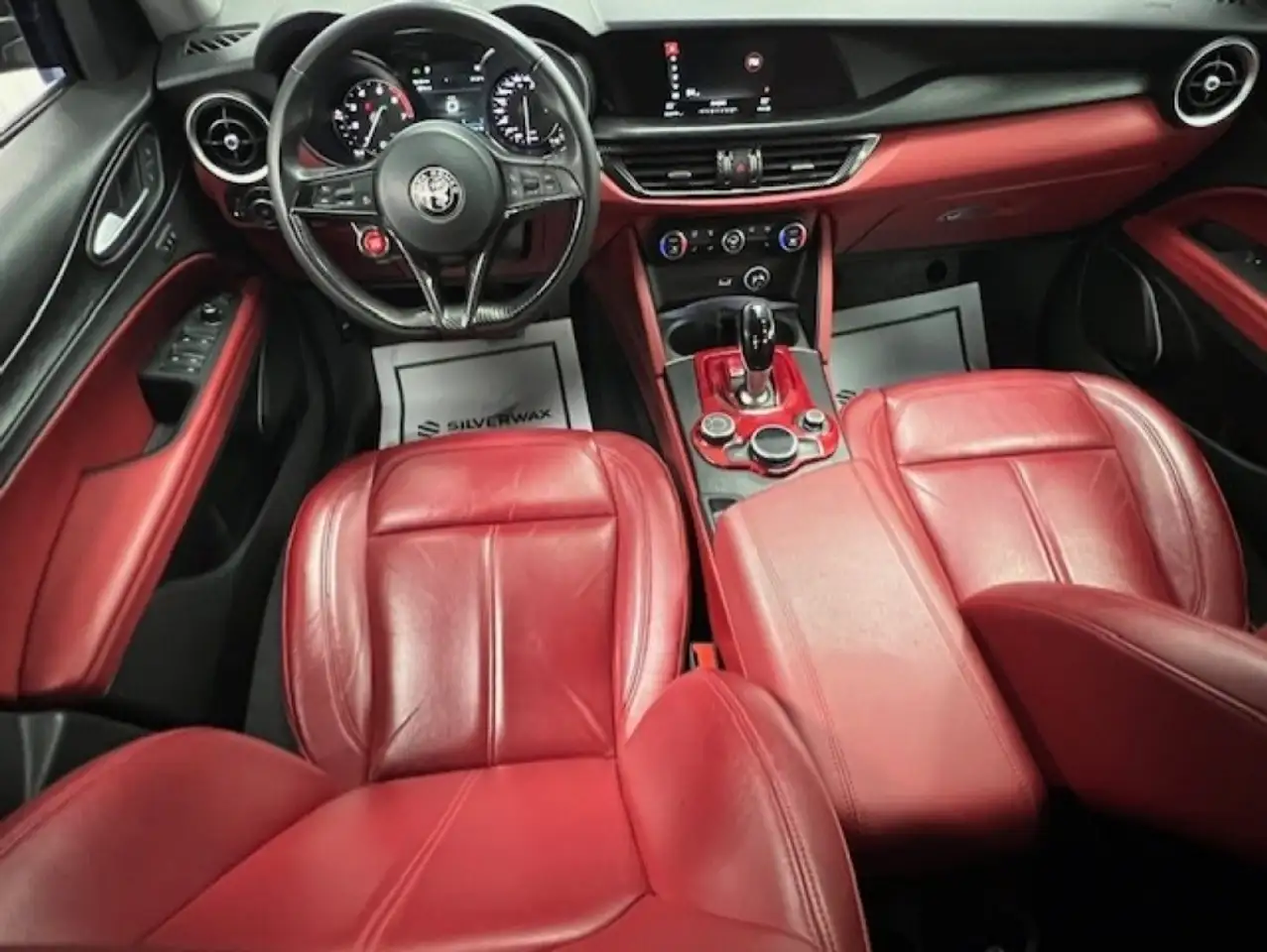 Alfa Romeo Stelvio снимка Alfa Romeo Stelvio