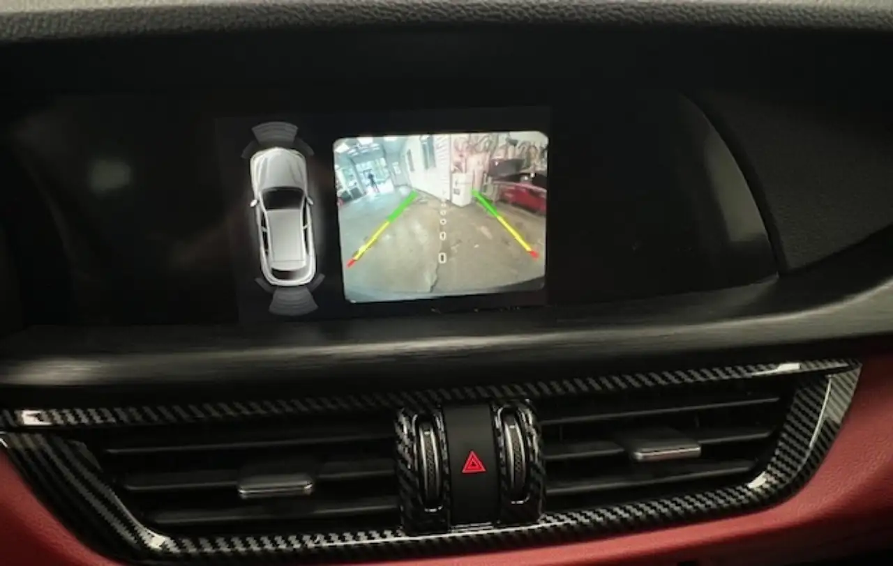 Alfa Romeo Stelvio снимка Alfa Romeo Stelvio
