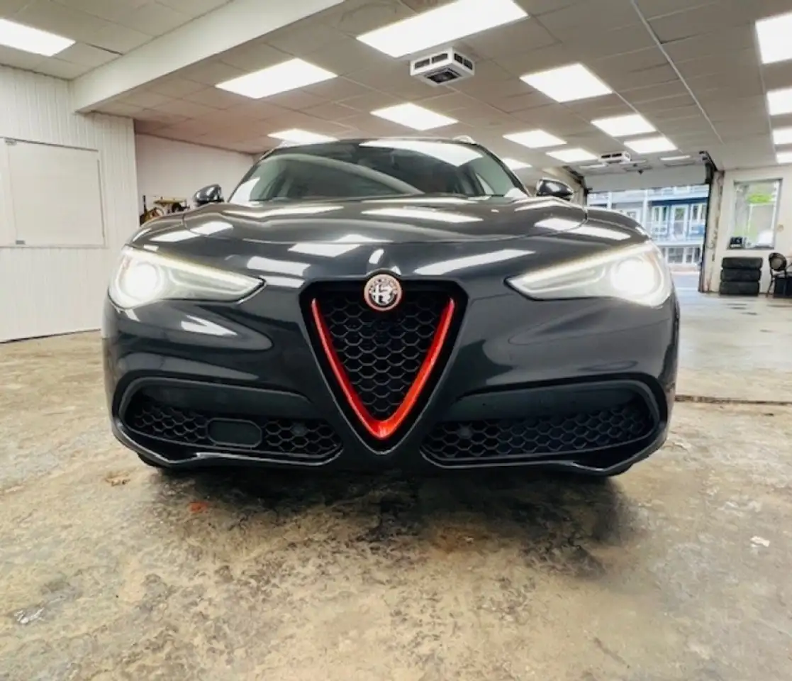 Alfa Romeo Stelvio снимка Alfa Romeo Stelvio