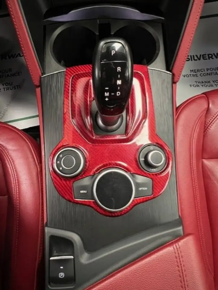 Alfa Romeo Stelvio снимка Alfa Romeo Stelvio