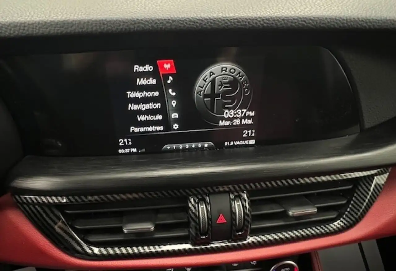 Alfa Romeo Stelvio снимка Alfa Romeo Stelvio