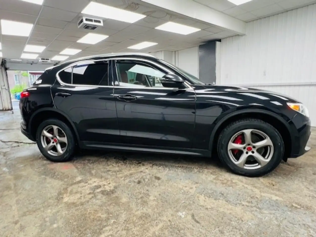 Alfa Romeo Stelvio снимка Alfa Romeo Stelvio