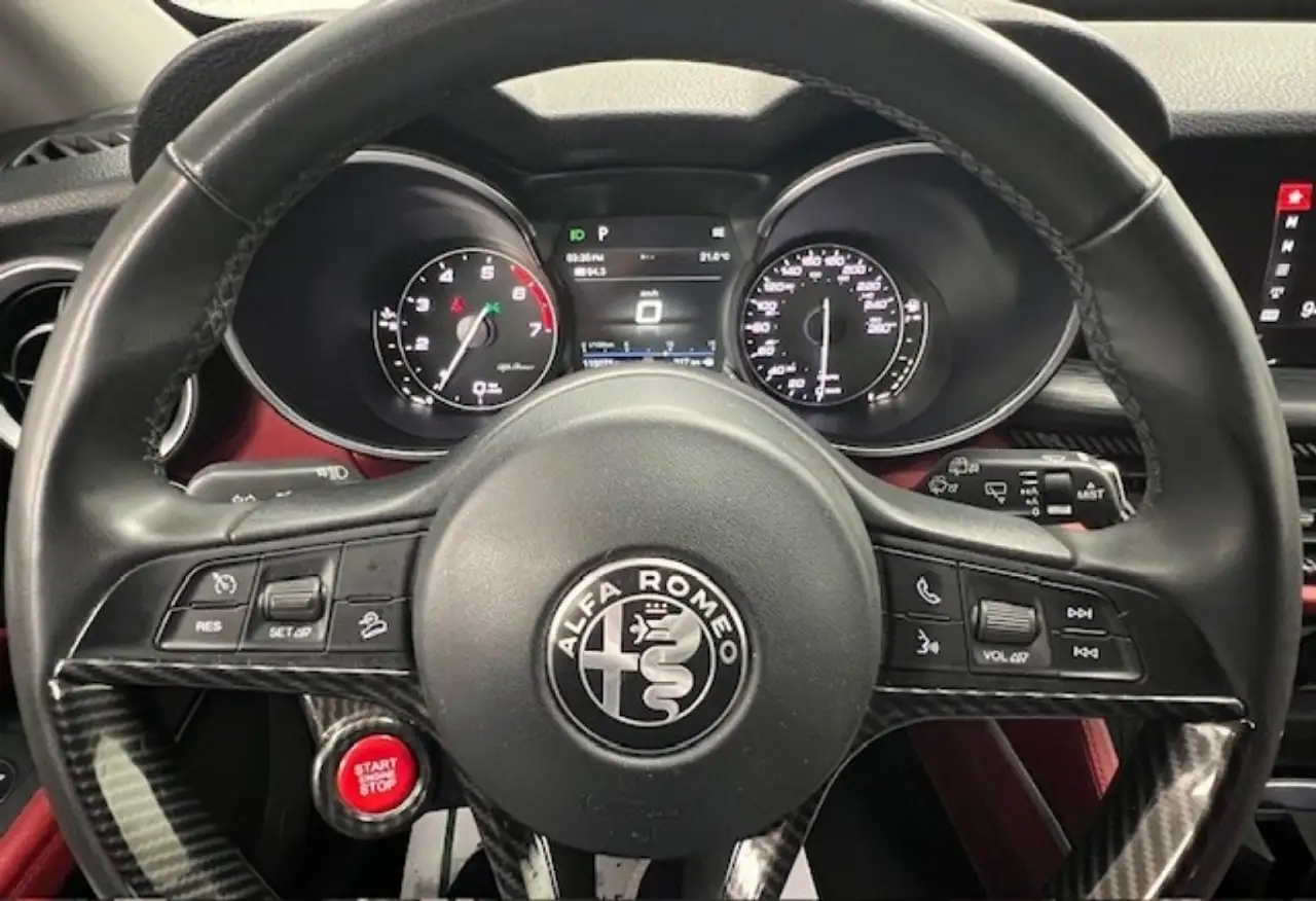 Alfa Romeo Stelvio снимка Alfa Romeo Stelvio