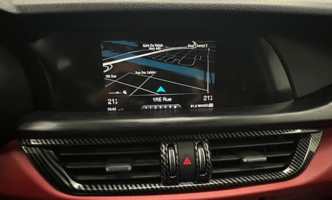 Alfa Romeo Stelvio снимка Alfa Romeo Stelvio