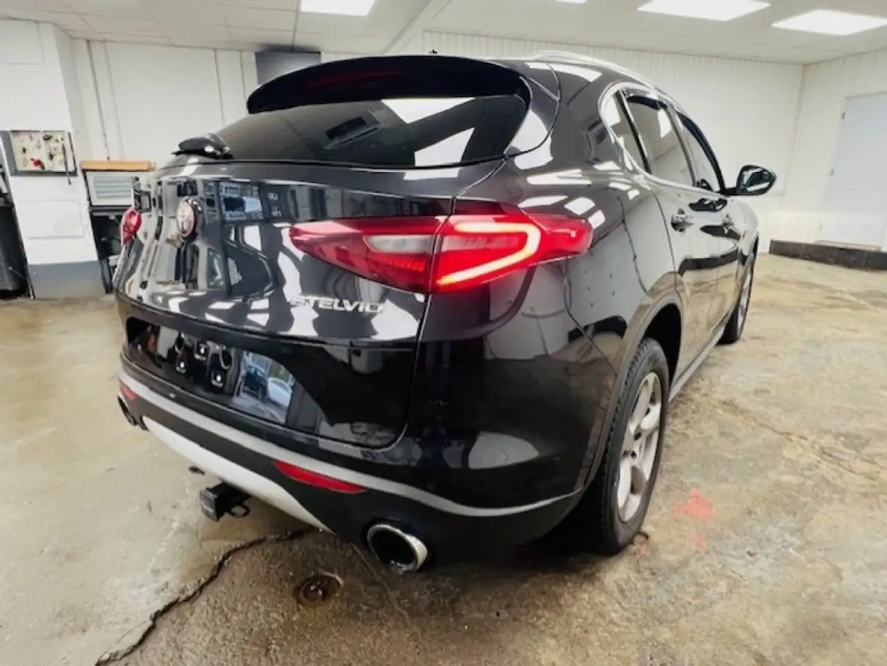 Alfa Romeo Stelvio снимка Alfa Romeo Stelvio